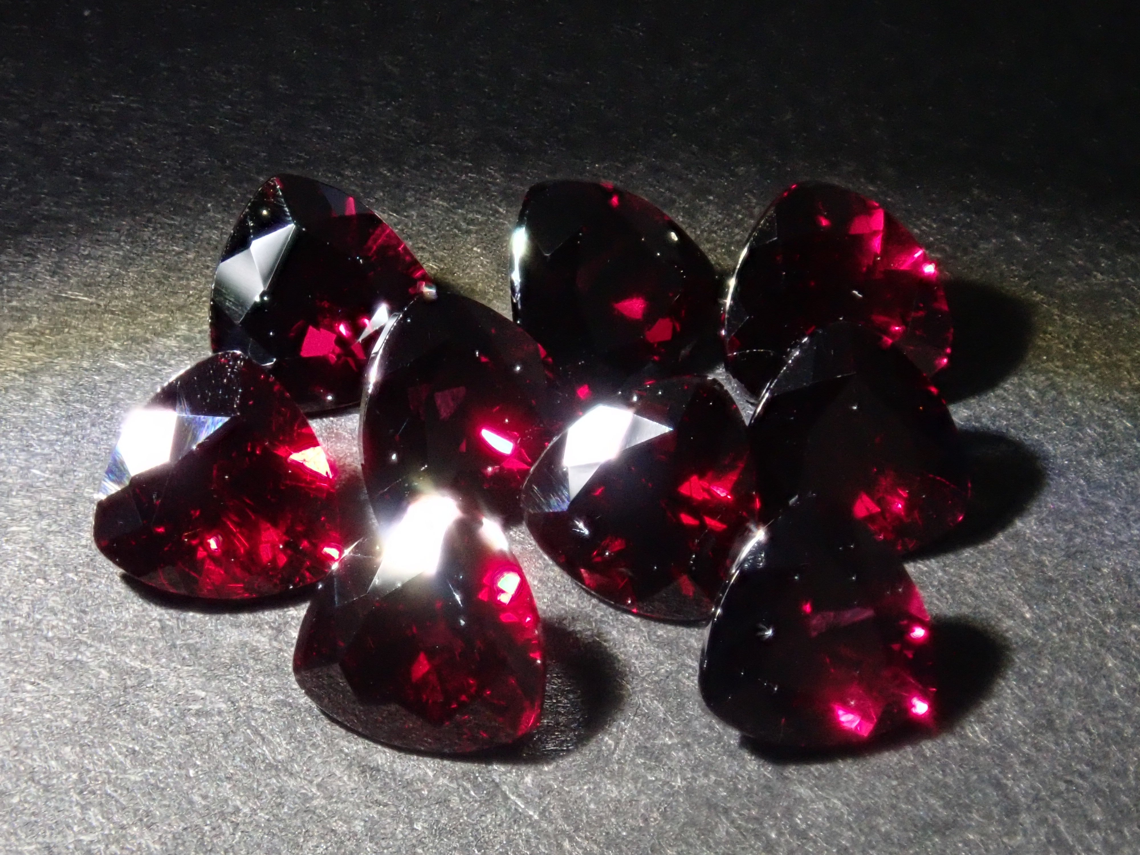 [Limited to 9 stones] American Anthill Garnet (Chrome Pyrope Garnet, Trilliant Cut 4.0mm) 1 loose stone [Multiple purchase discount available]