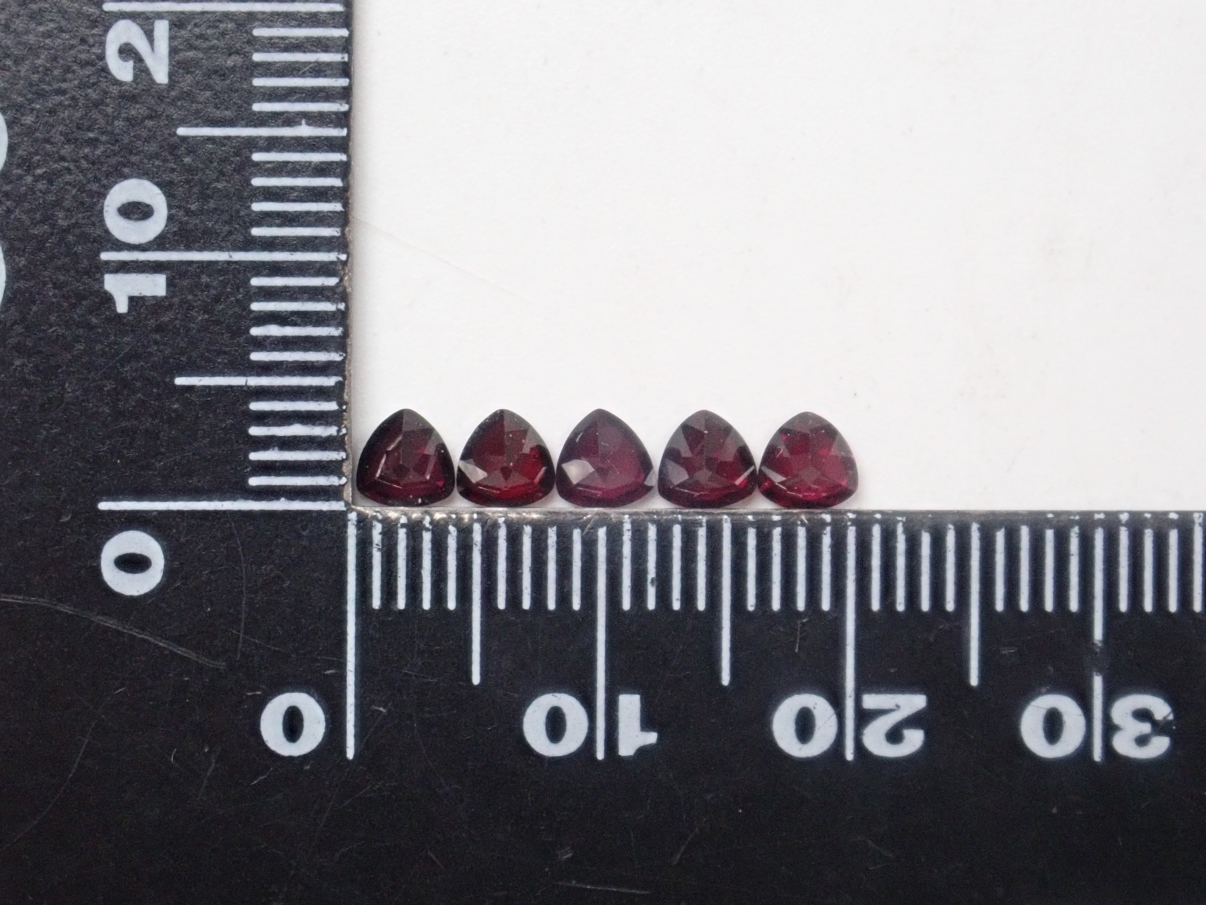 [Limited to 9 stones] American Anthill Garnet (Chrome Pyrope Garnet, Trilliant Cut 4.0mm) 1 loose stone [Multiple purchase discount available]