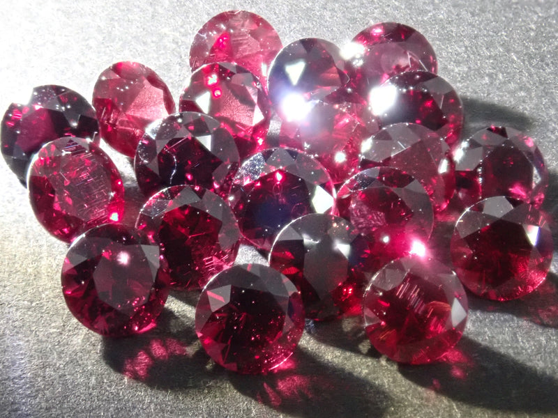 [On sale from 10pm on 4/26] {Limited to 20 stones} American Anthill Garnet (Chrome Pyrope Garnet, Round Cut 4.0mm) 1 loose stone {Multiple purchase discounts available}