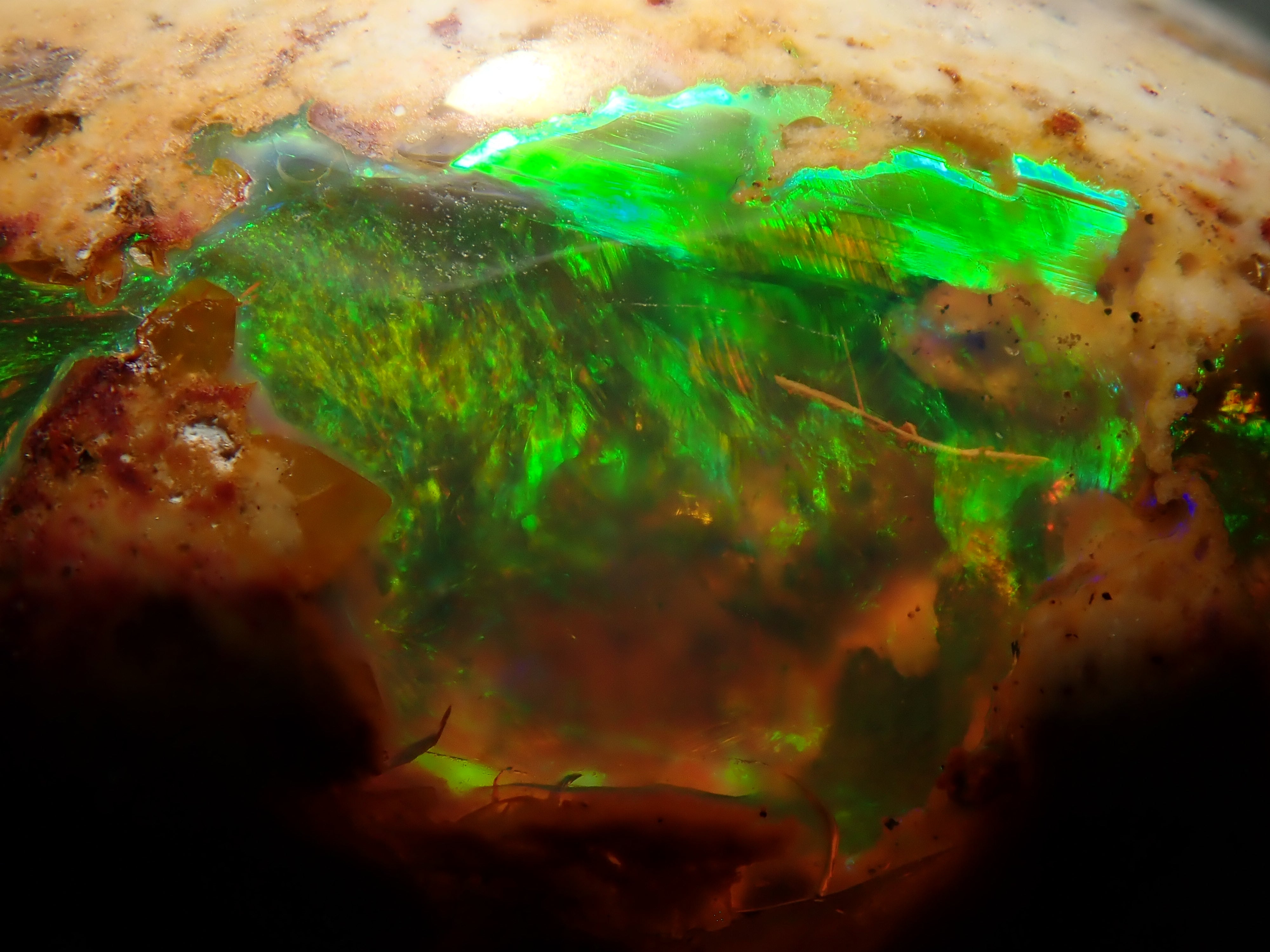 【12562847掲載】カンテラオパール 17.284ctルース