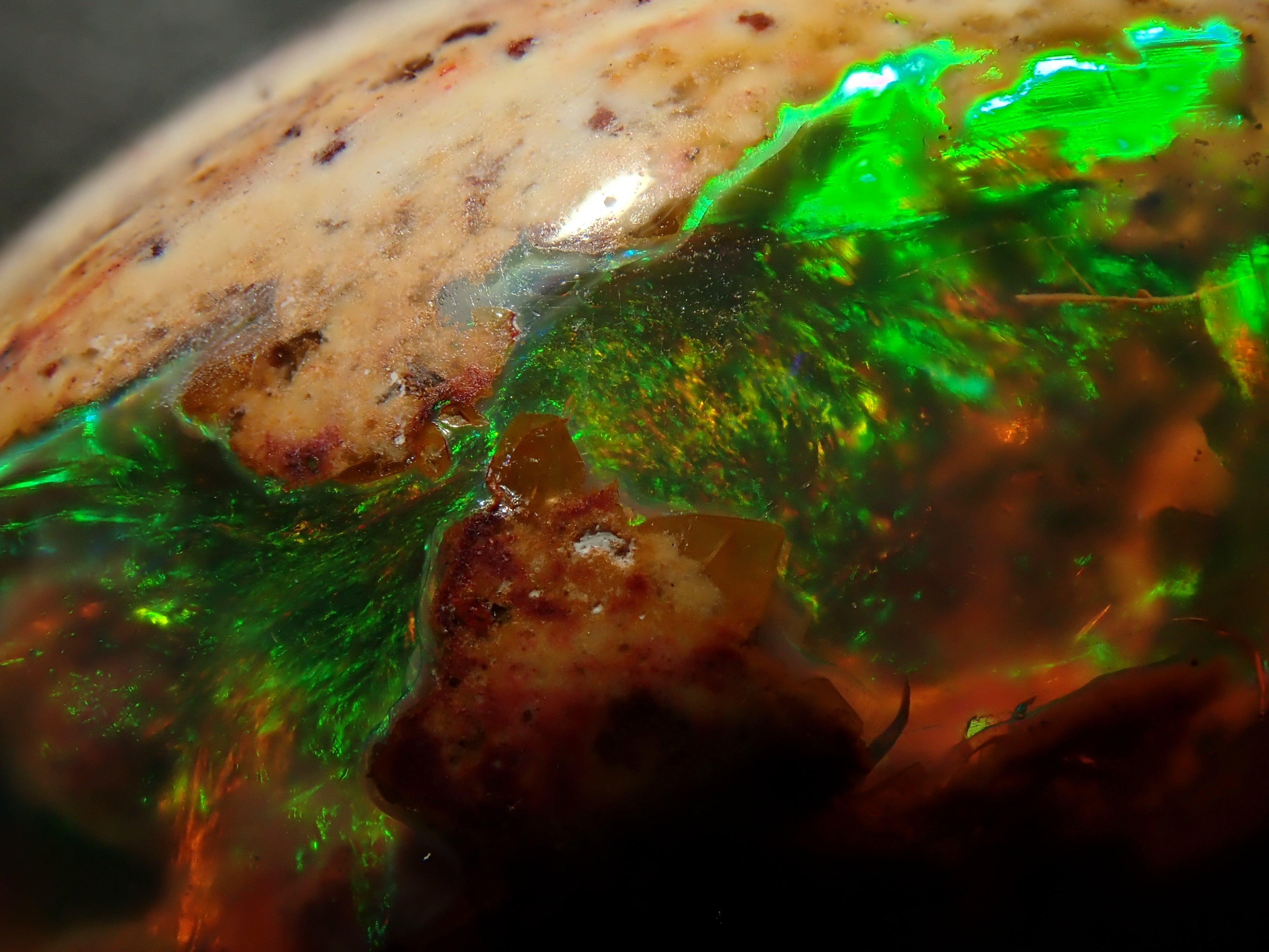 【12562847掲載】カンテラオパール 17.284ctルース