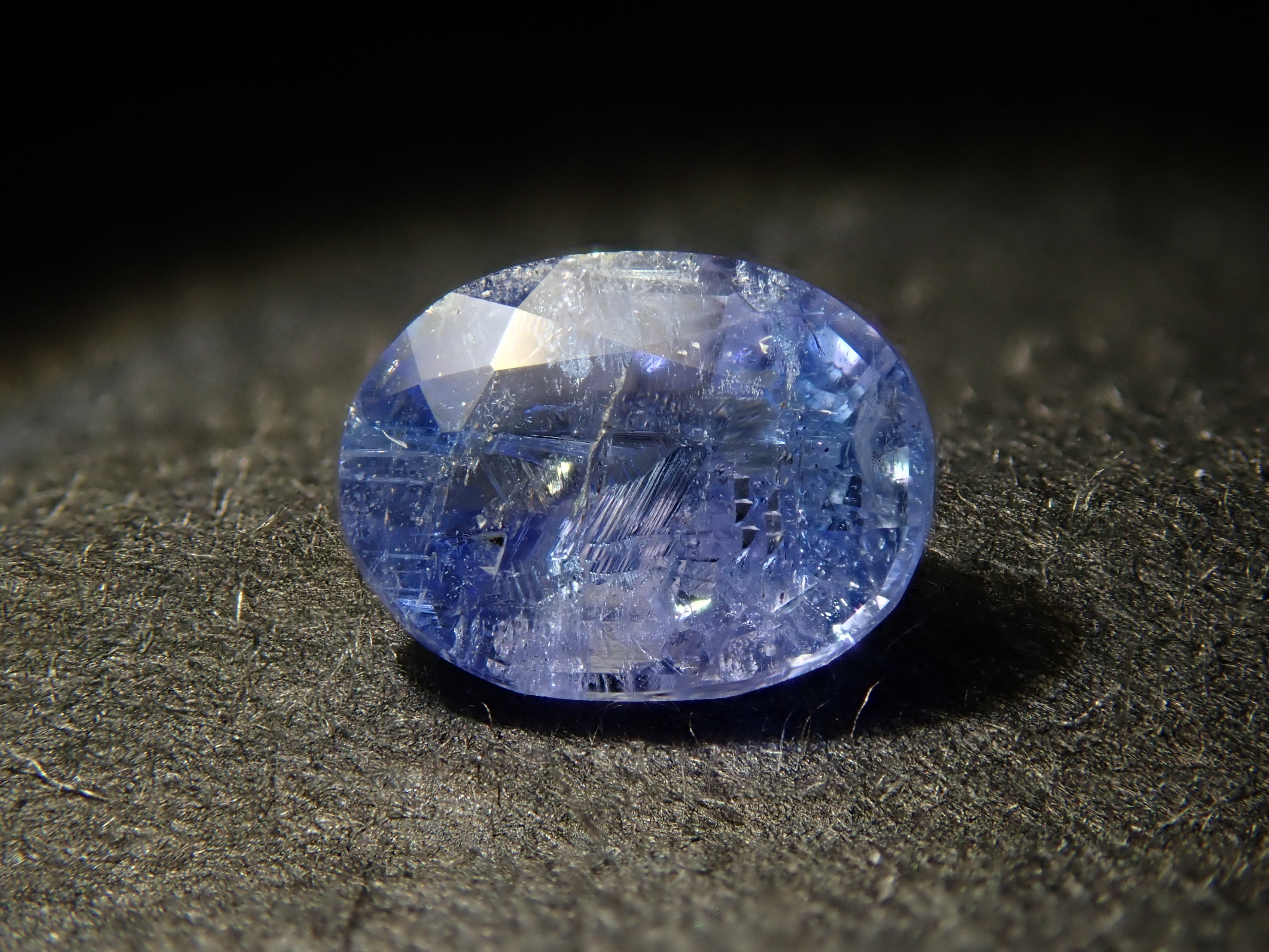 【12562579掲載】ナミビア産ジェレメジェバイト 0.355ctルース