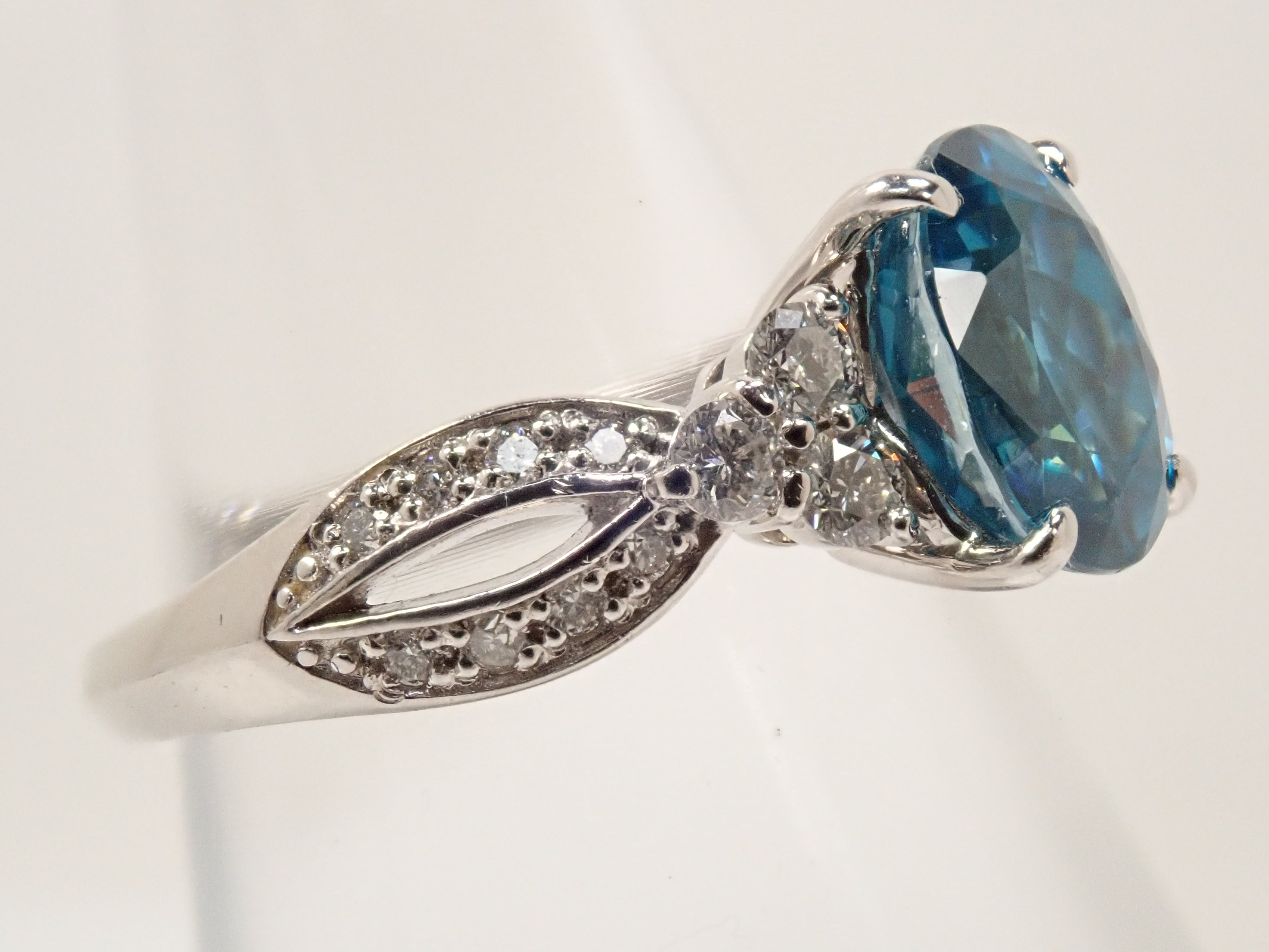 【22602584掲載】【カラフリ】Pt900 ブルージルコン（ラタナキリブルー） 2.27ct リング