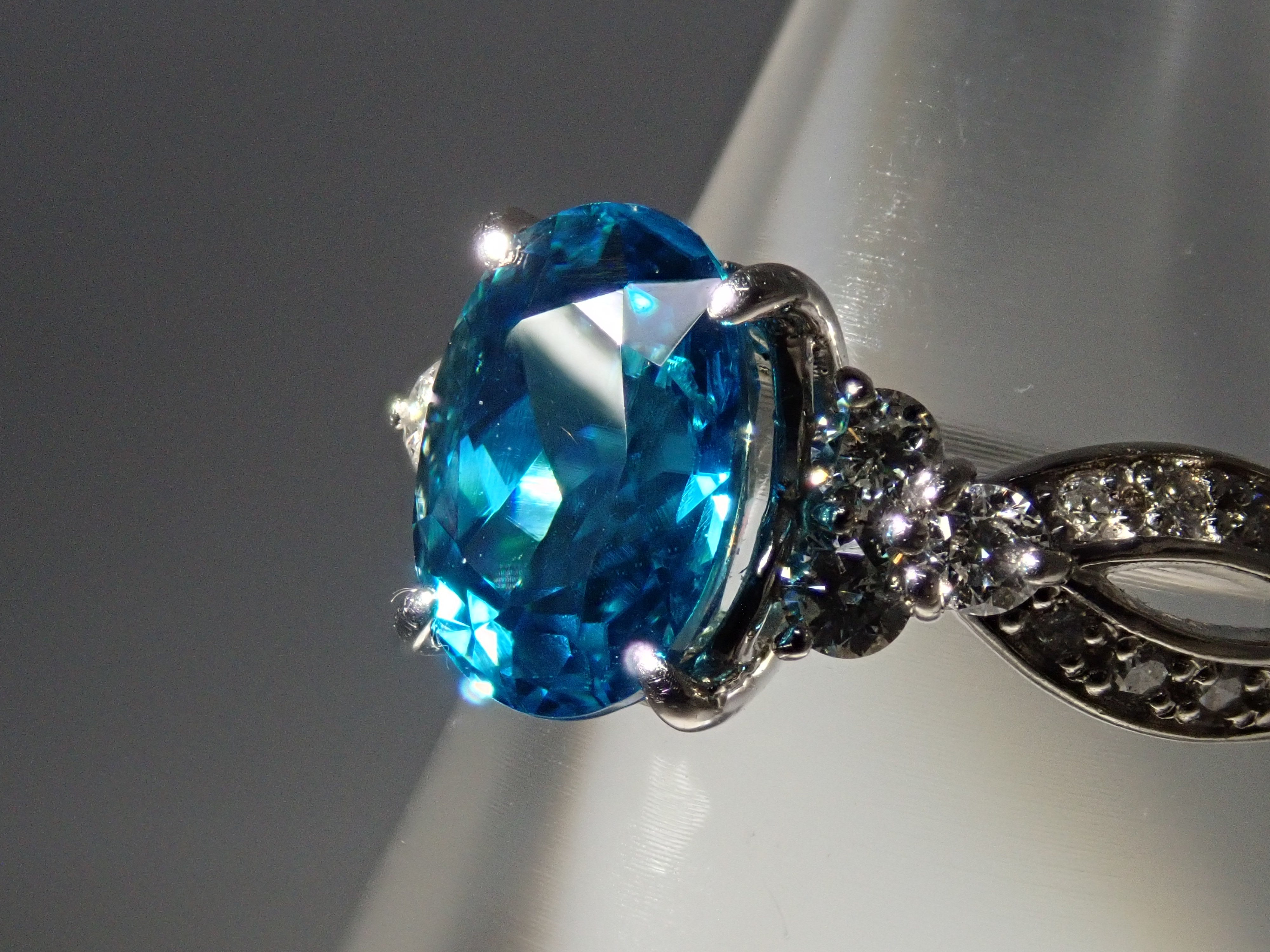 【22602584掲載】【カラフリ】Pt900 ブルージルコン（ラタナキリブルー） 2.27ct リング