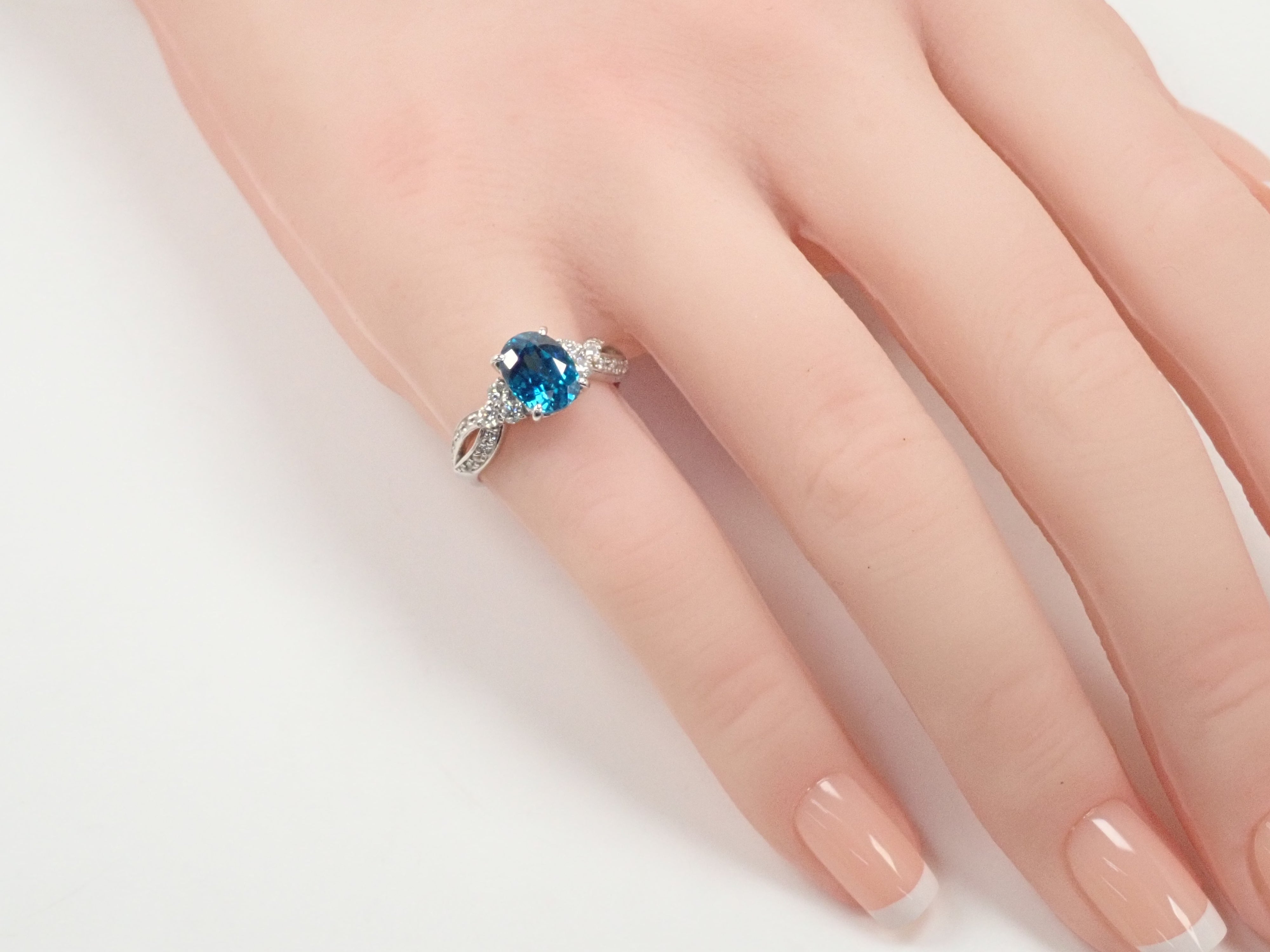 【22602584掲載】【カラフリ】Pt900 ブルージルコン（ラタナキリブルー） 2.27ct リング