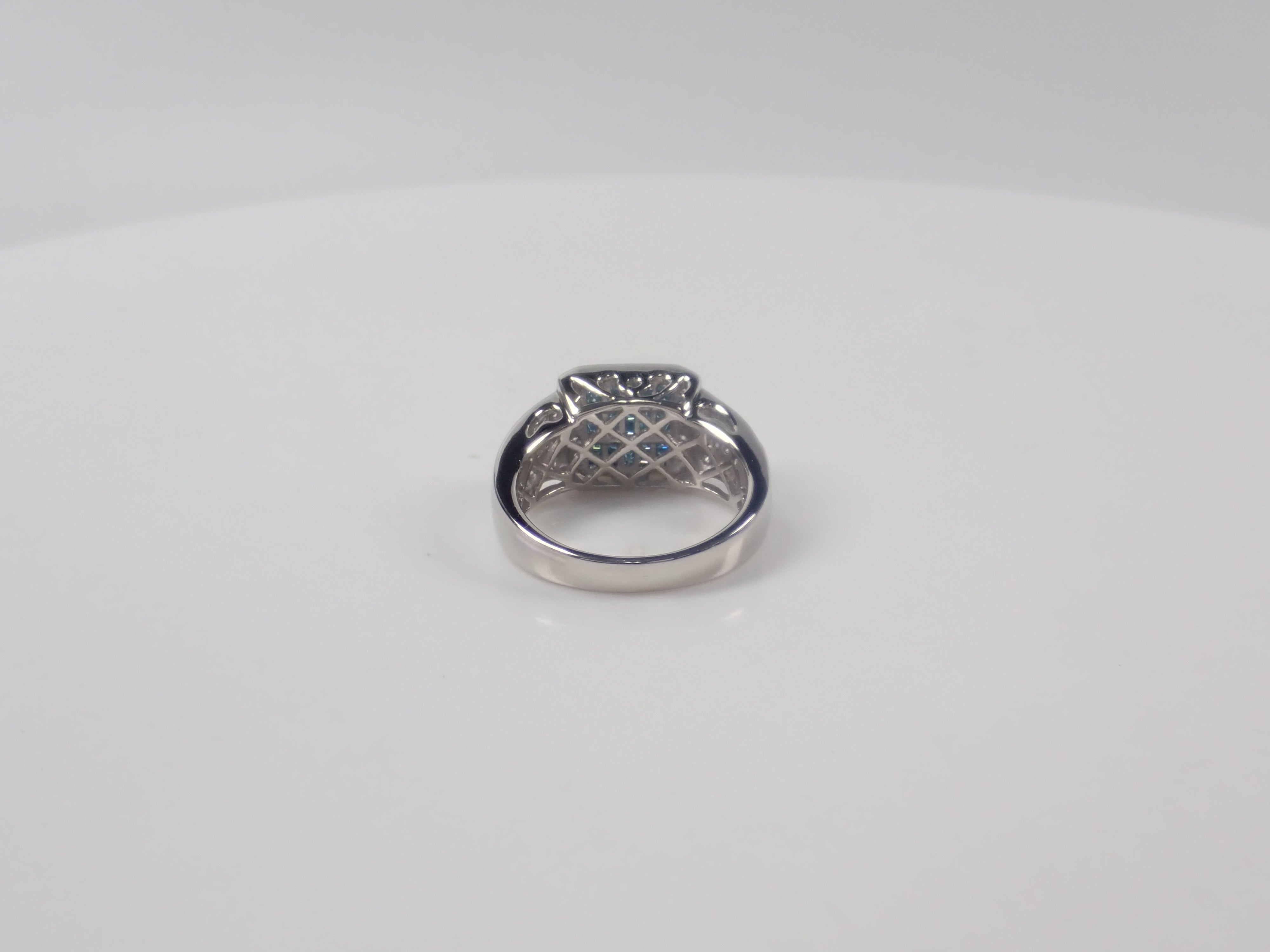 Pt900 アイスブルーダイヤモンド（トリートメント） 1.00ct リング