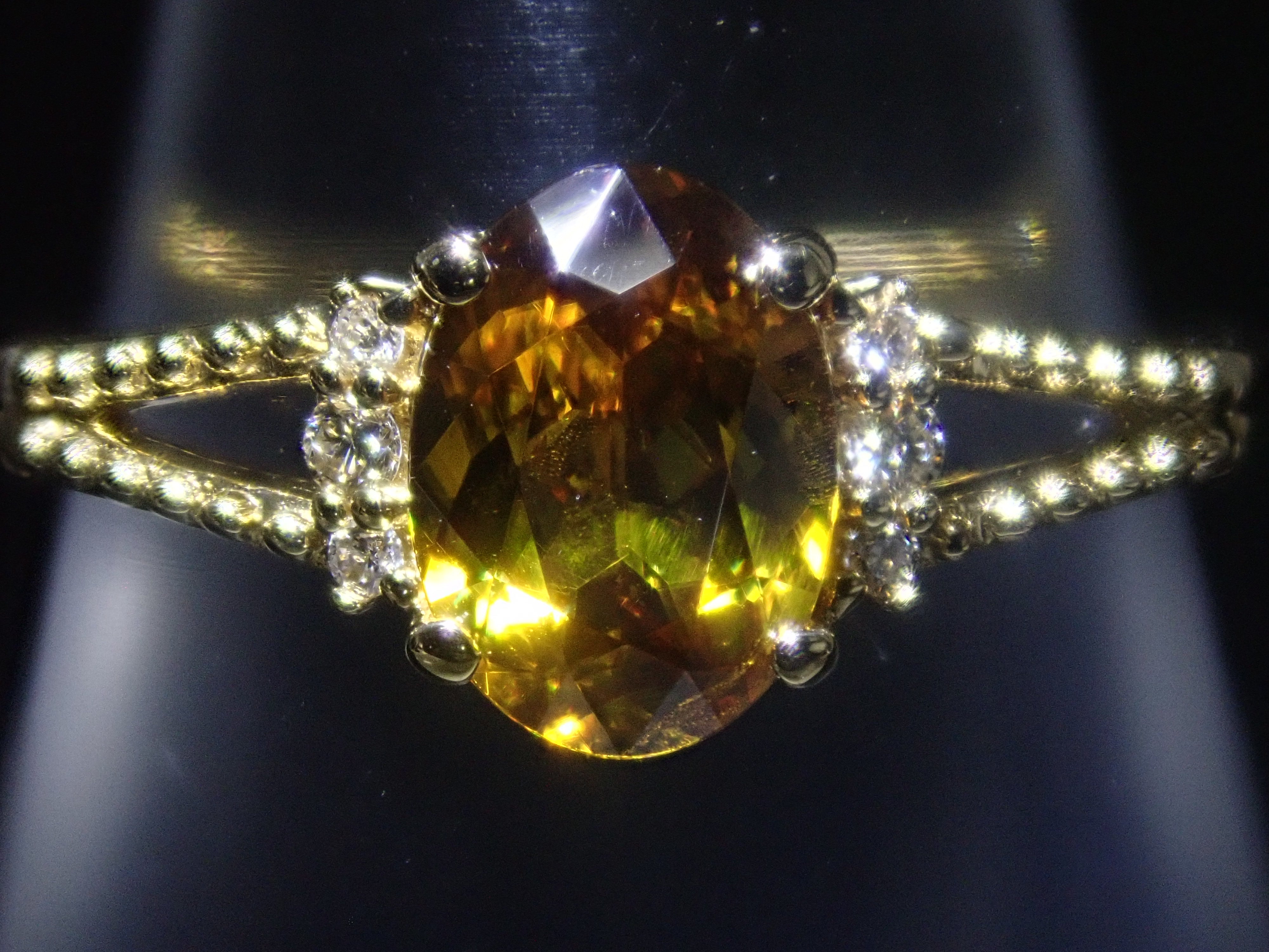 【22602582掲載】【カラフリ】K18 スフェーン 0.7ct リング
