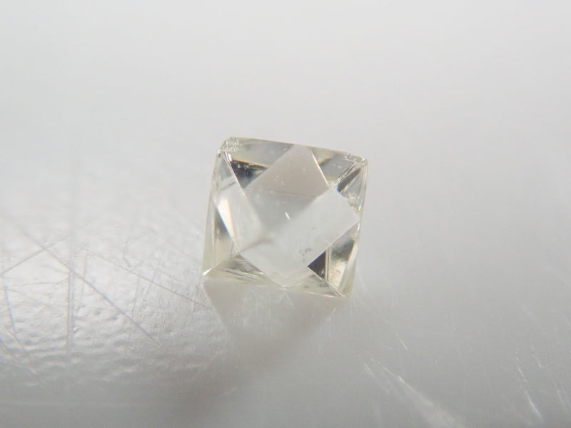 ロシア産ダイヤモンド原石（ソーヤブル） 0.051ct原石