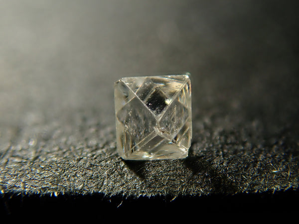 ロシア産ダイヤモンド原石（ソーヤブル） 0.040ct原石