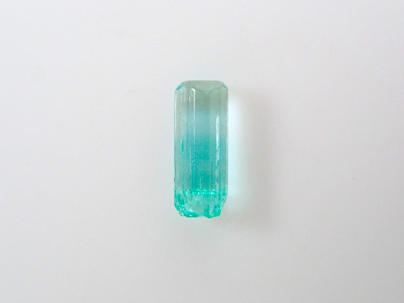 Colombian emerald 0.410ct rough stone (bicolor)