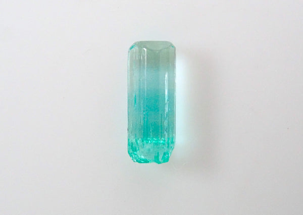 Colombian emerald 0.410ct rough stone (bicolor)