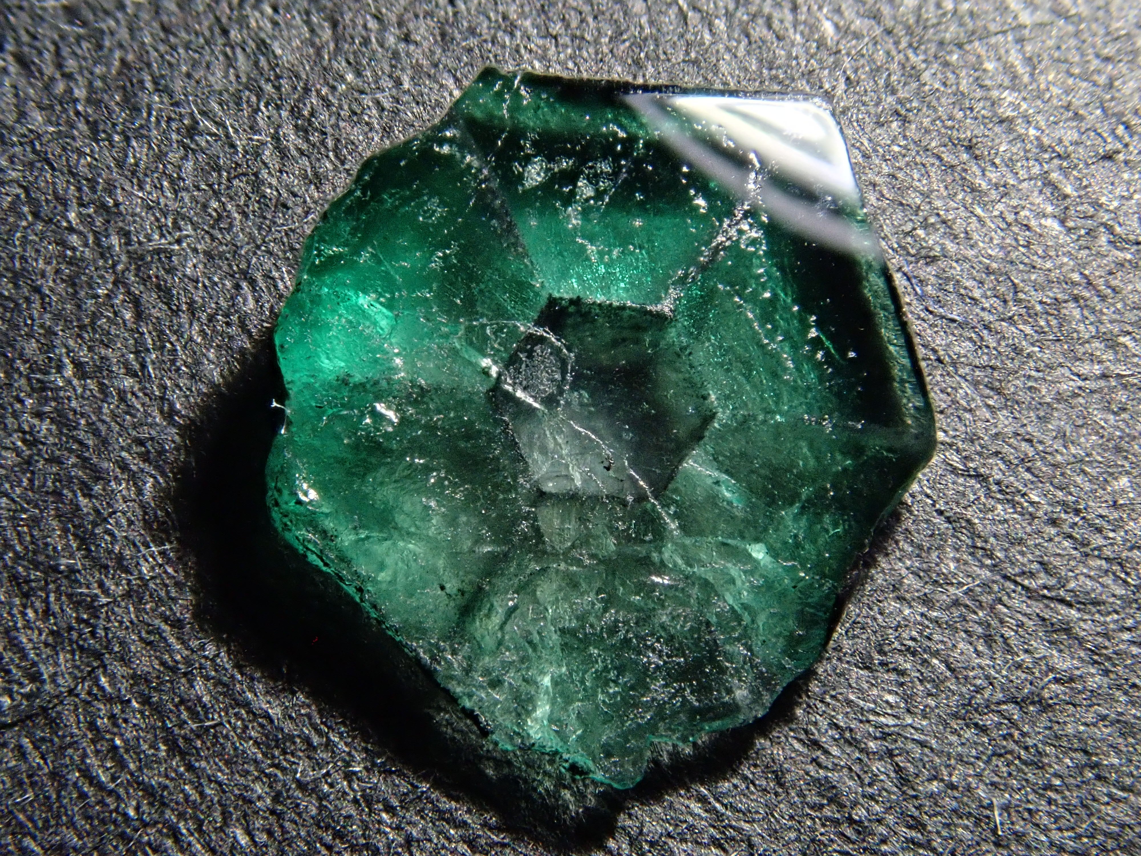 コロンビア産トラピッチェエメラルド 0.538ct原石