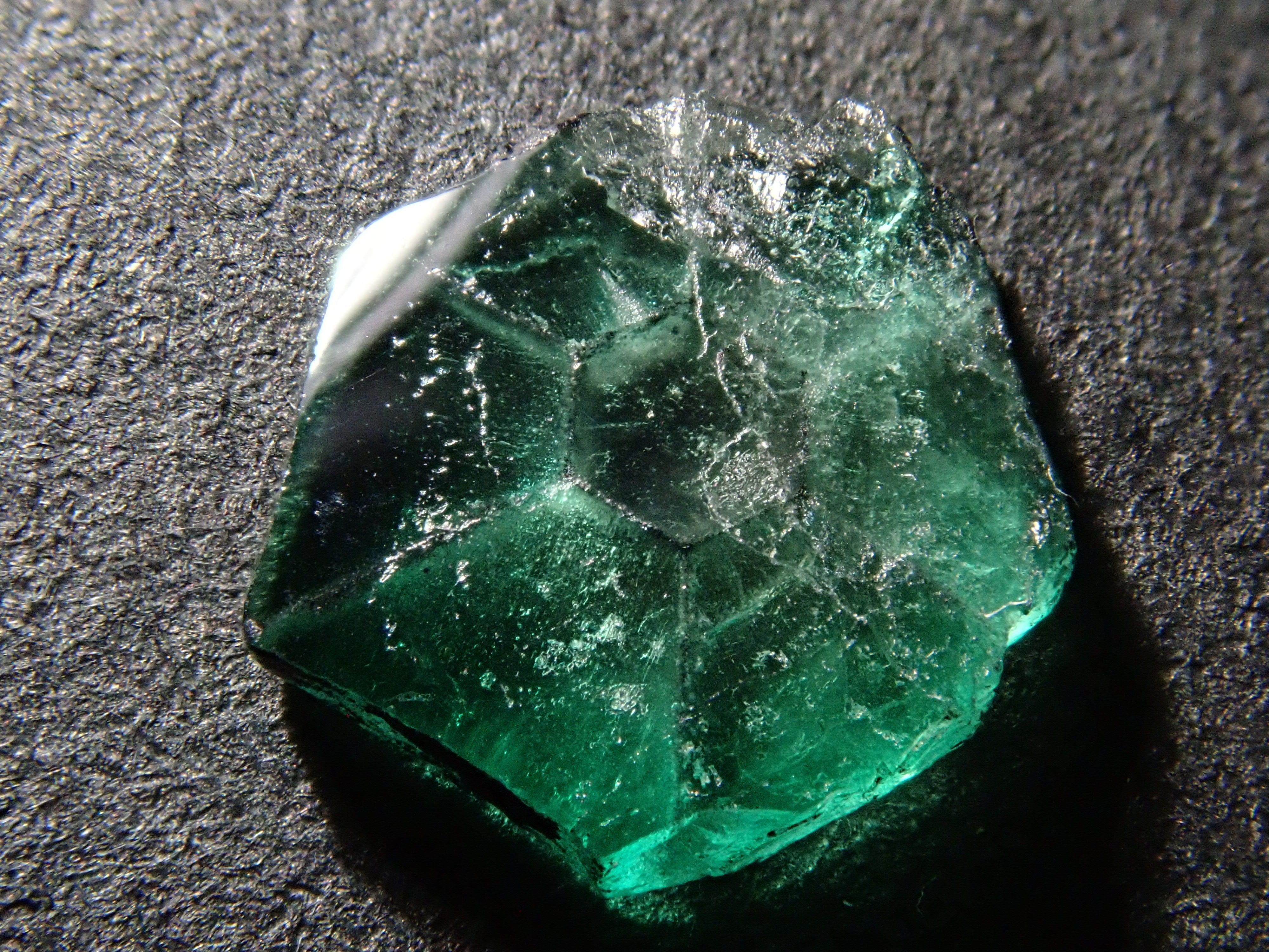 コロンビア産トラピッチェエメラルド 0.538ct原石