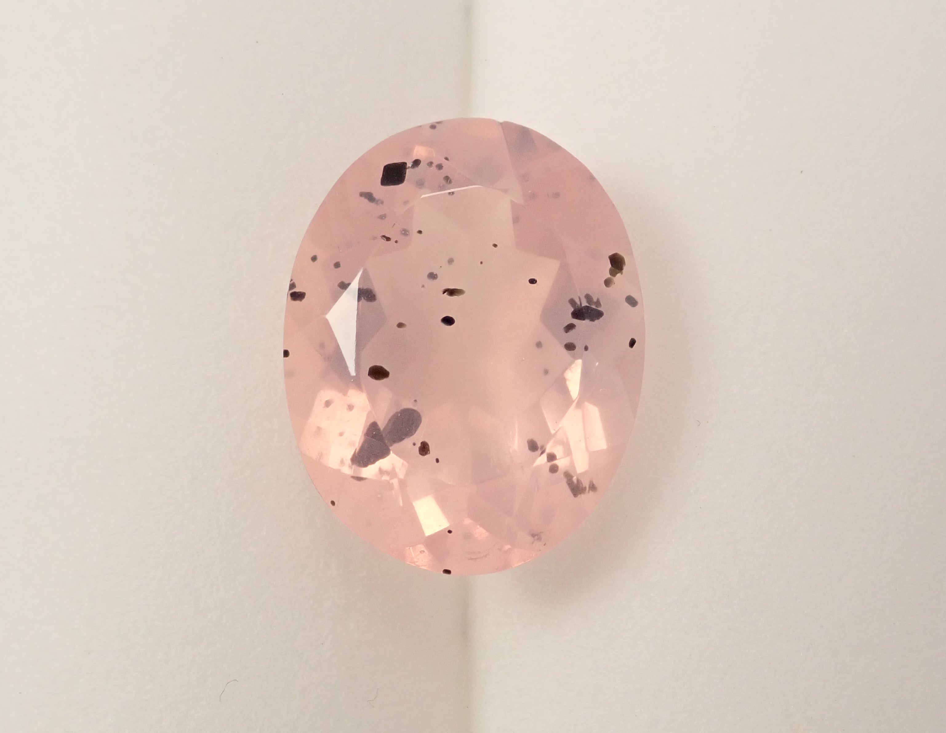 【4/26 22時販売】ブラジル産マイカインローズクォーツ（雲母インローズクォーツ） 8.773ctルース