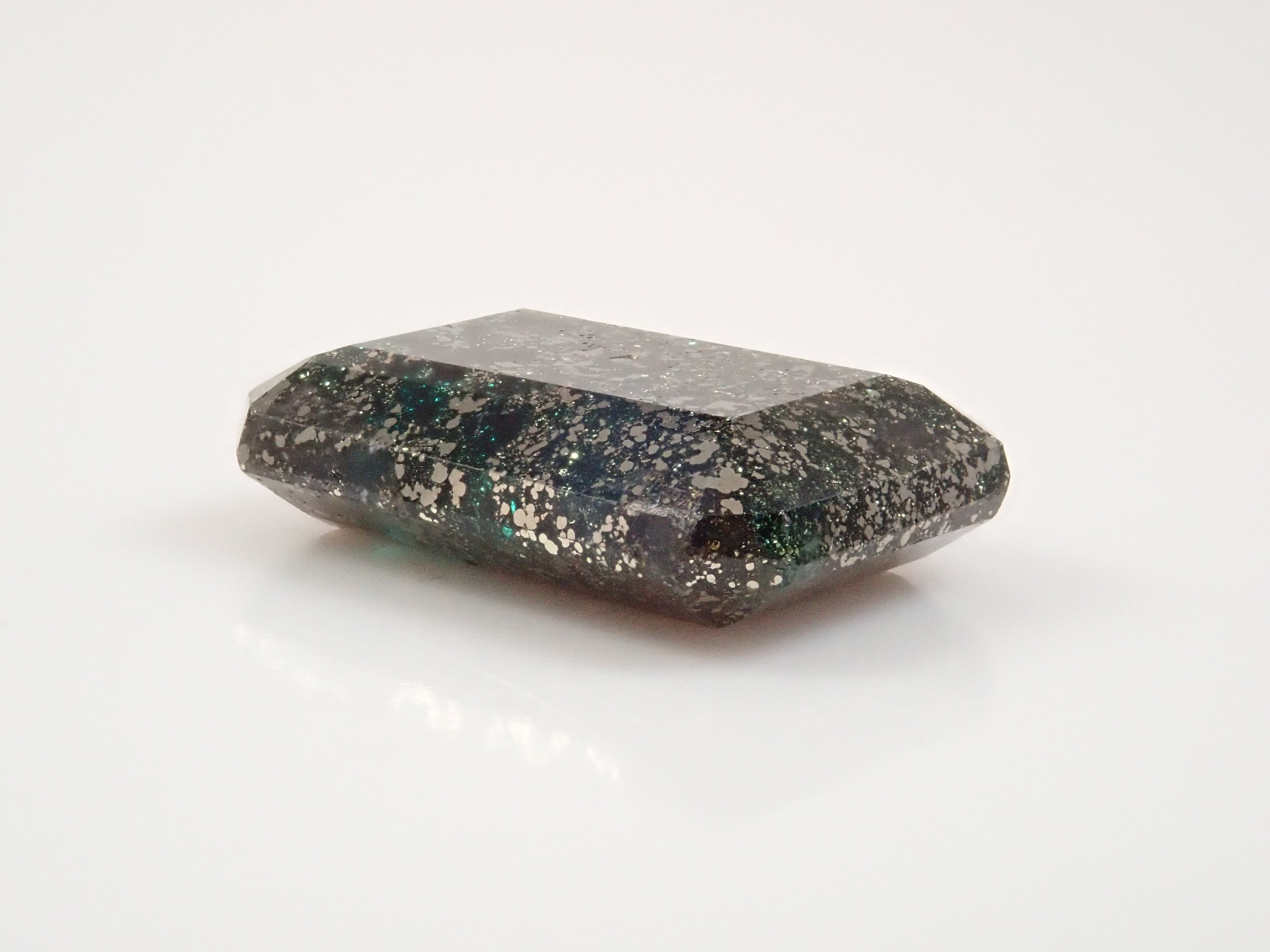 【12562754掲載】コロンビア産パイライトインエメラルド 4.221ctルース