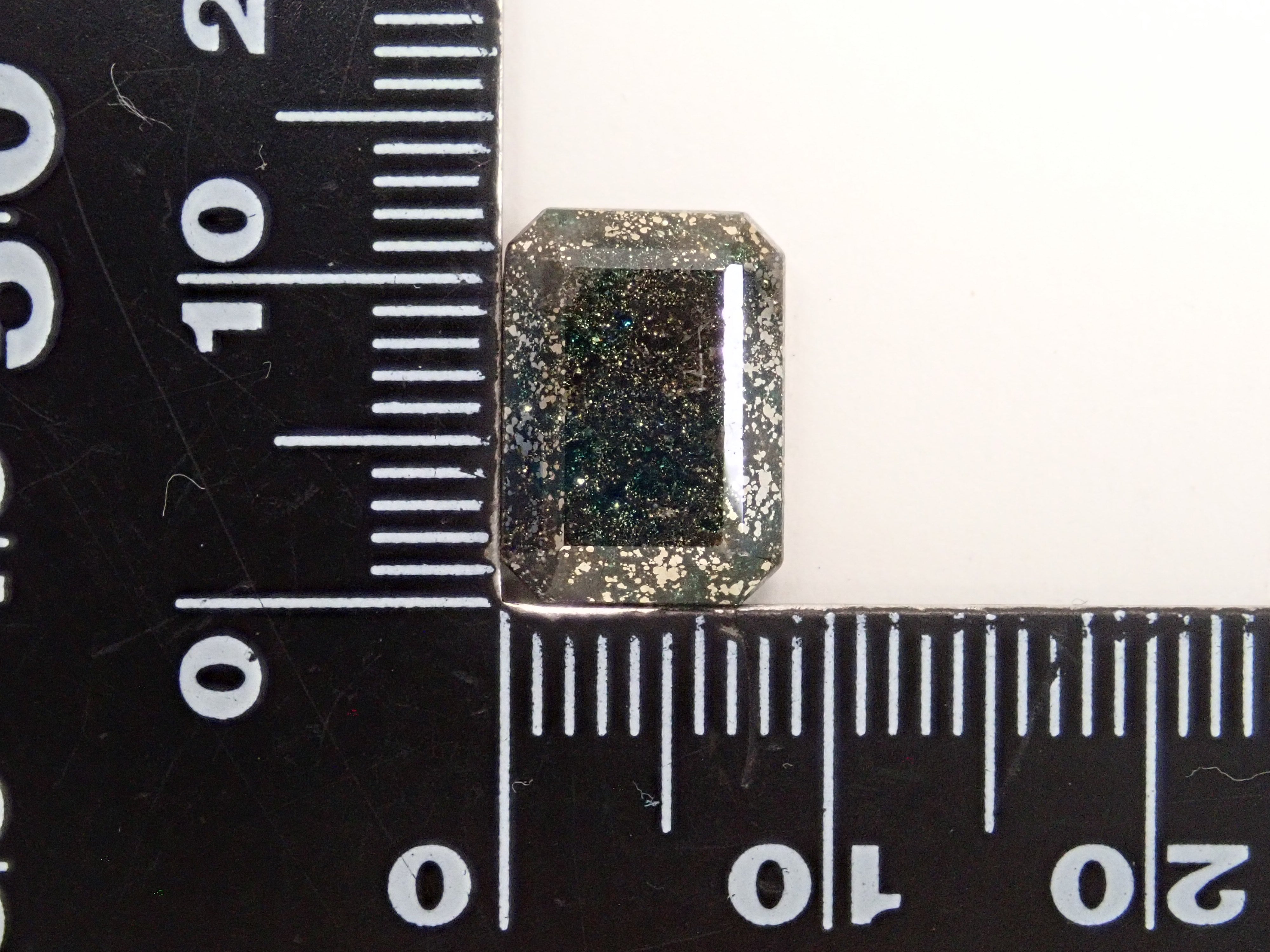 【12562754掲載】コロンビア産パイライトインエメラルド 4.221ctルース