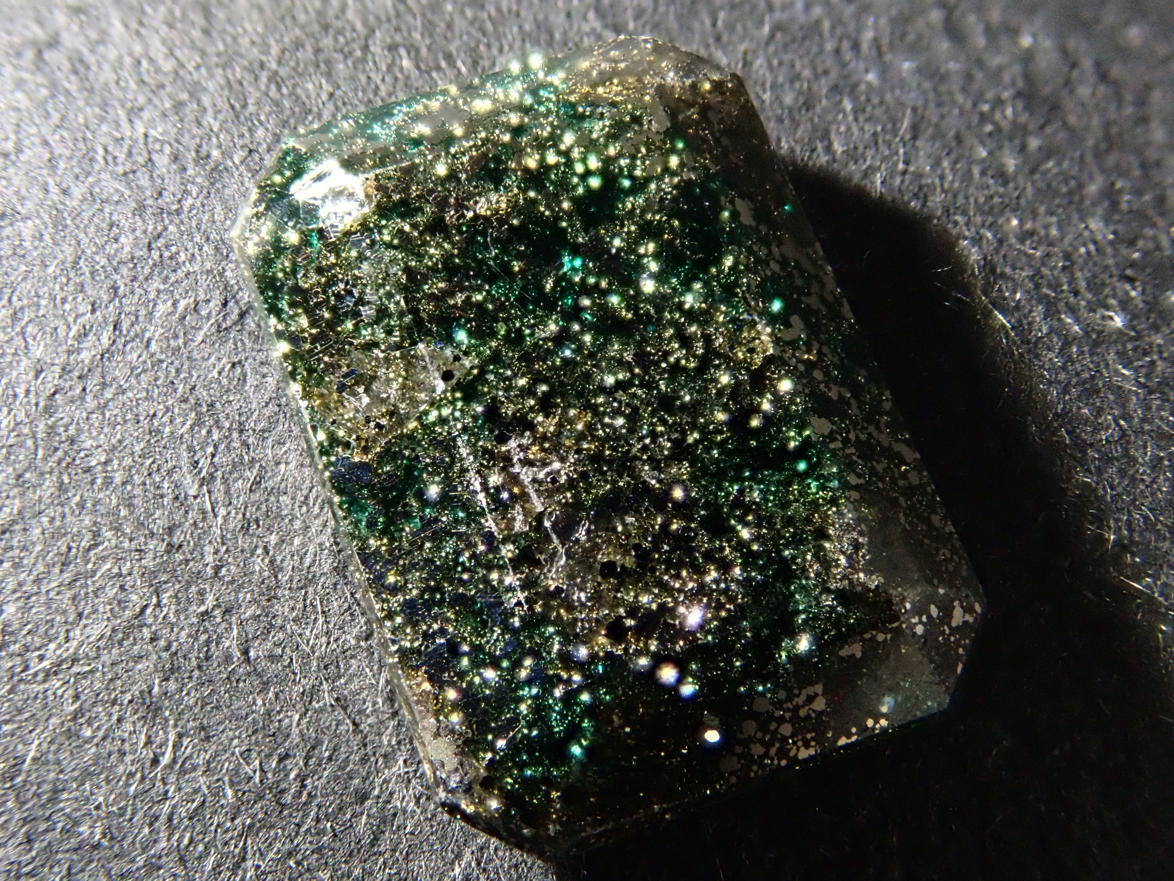 【12562754掲載】コロンビア産パイライトインエメラルド 4.221ctルース