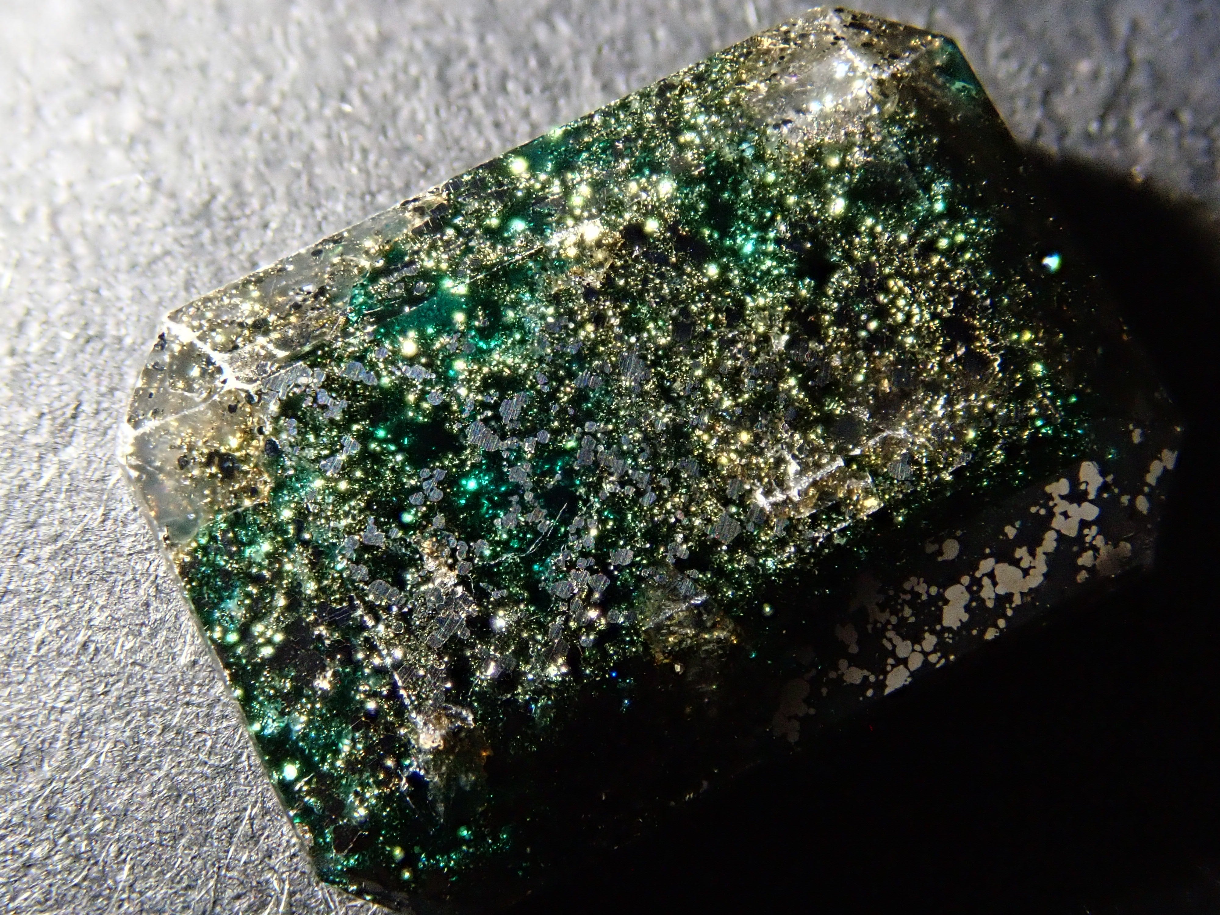 【12562754掲載】コロンビア産パイライトインエメラルド 4.221ctルース