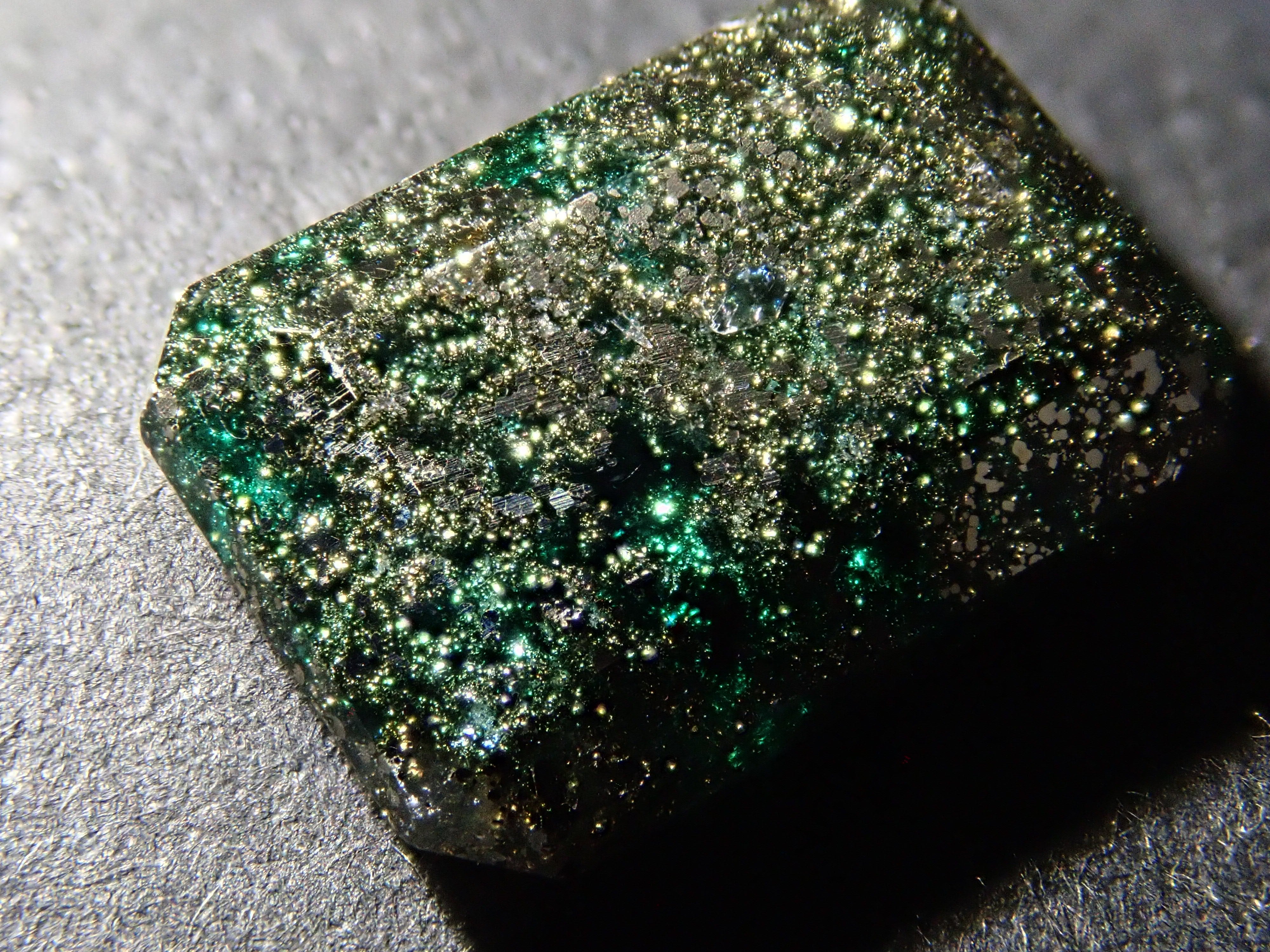 【12562754掲載】コロンビア産パイライトインエメラルド 4.221ctルース