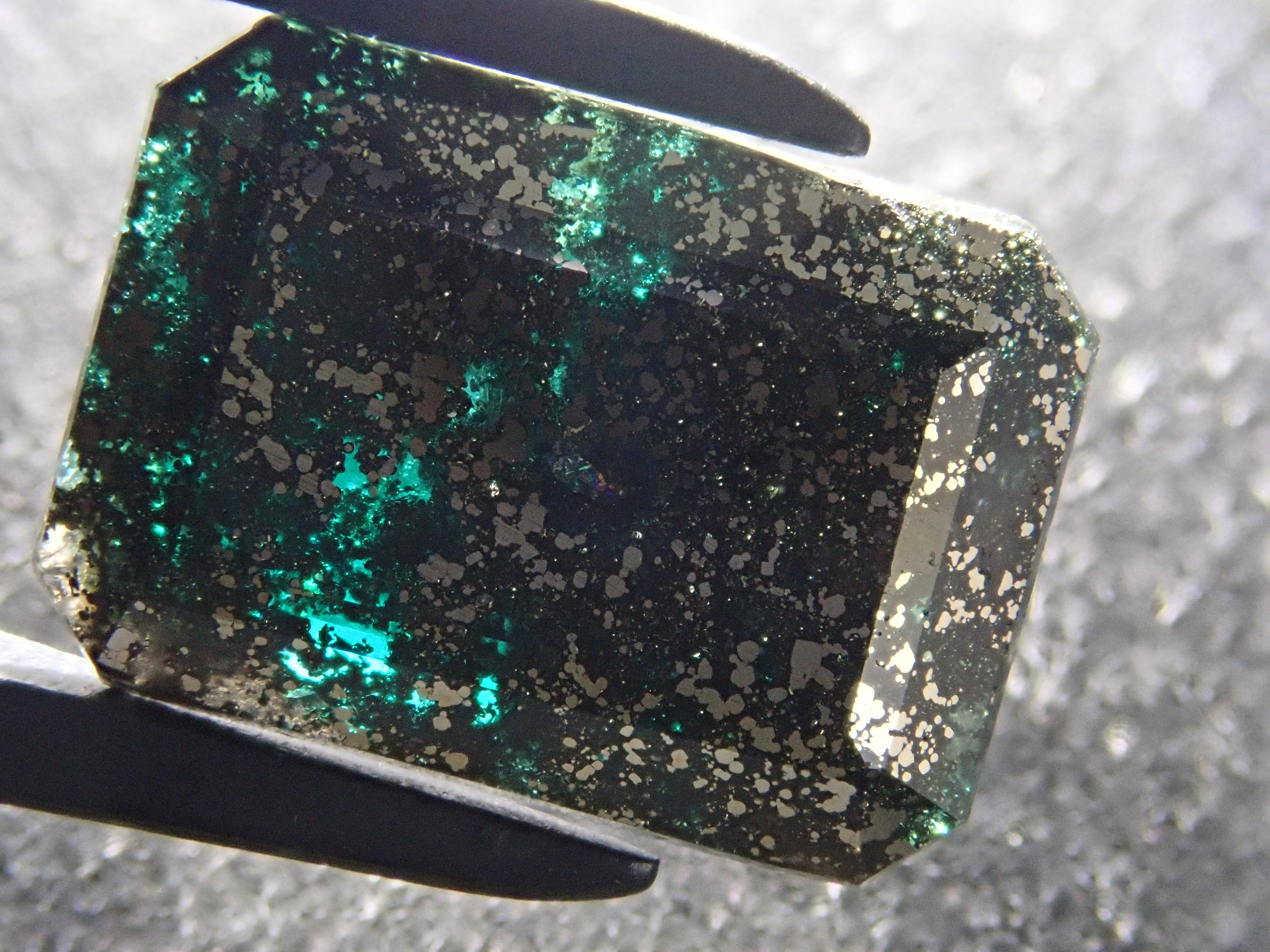 【12562754掲載】コロンビア産パイライトインエメラルド 4.221ctルース