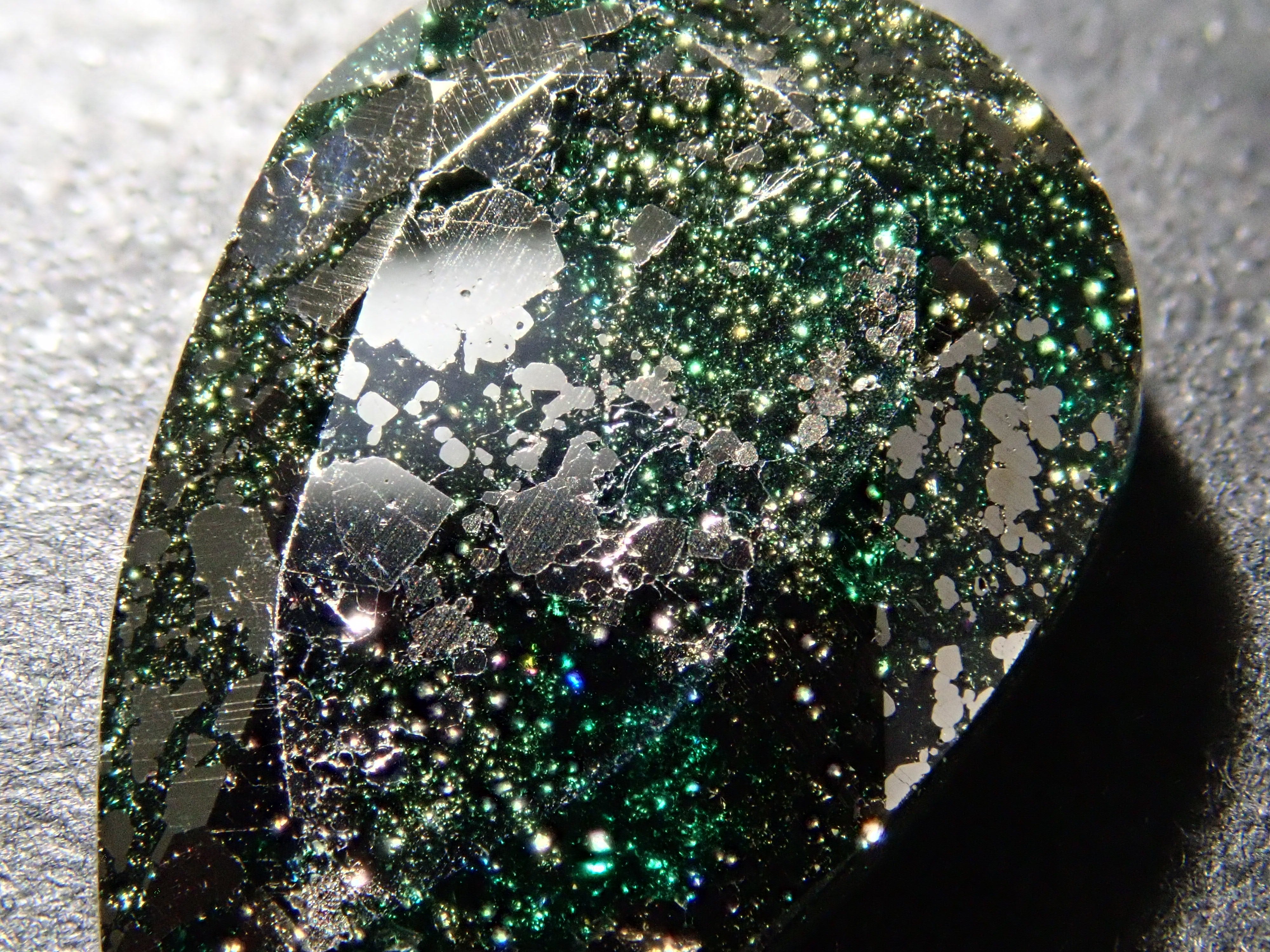 【12562757掲載】コロンビア産パイライトインエメラルド 4.226ctルース