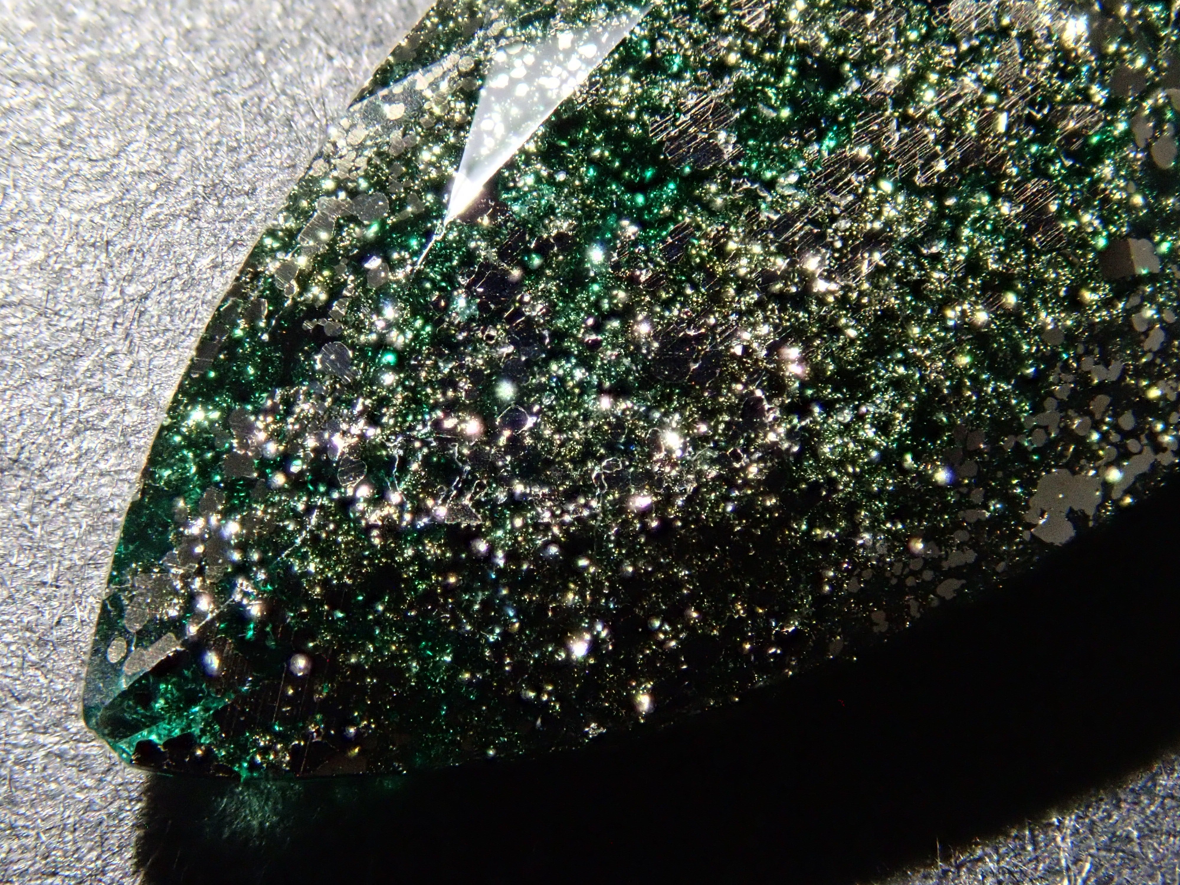 【12562757掲載】コロンビア産パイライトインエメラルド 4.226ctルース