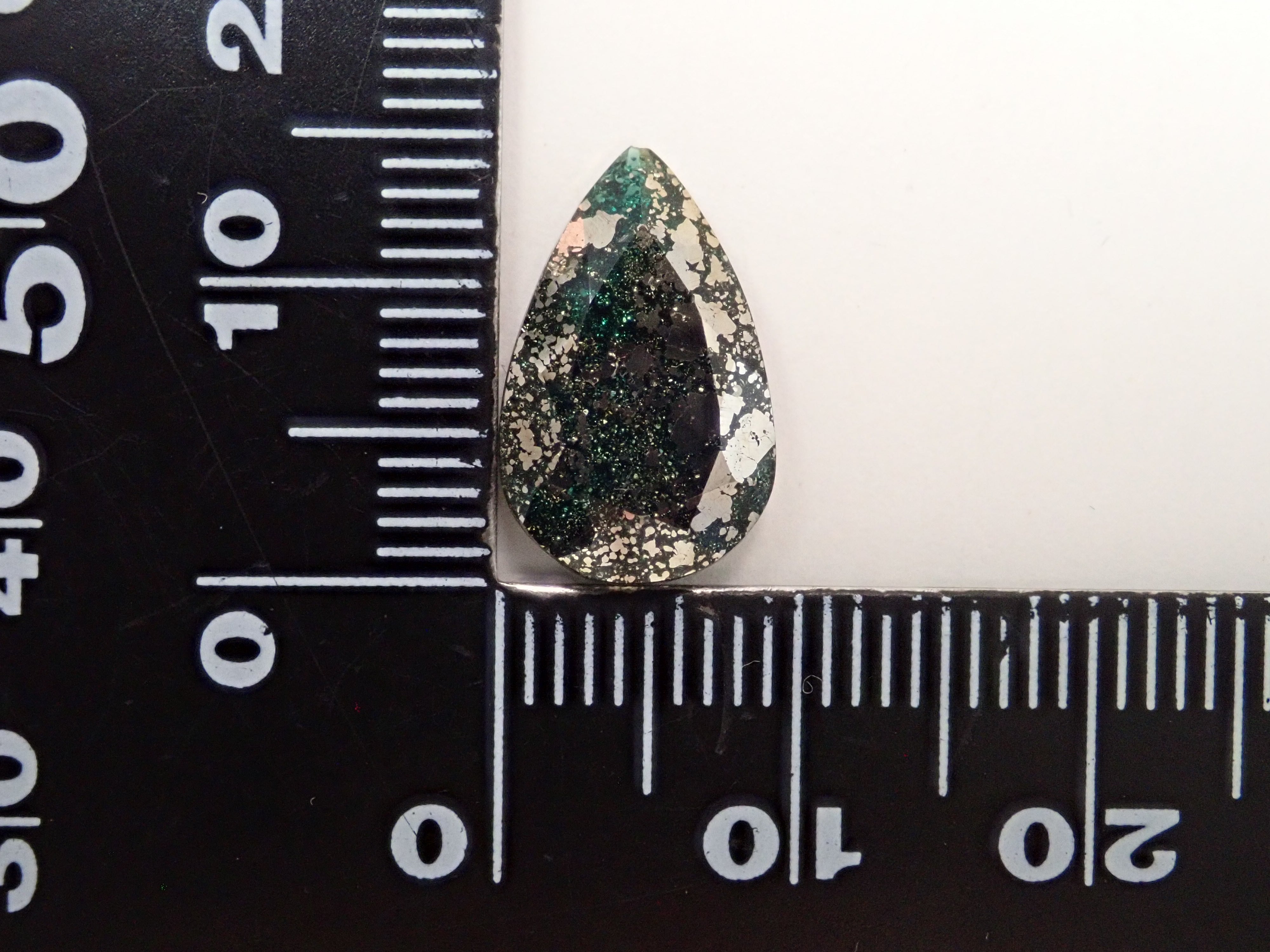 【12562757掲載】コロンビア産パイライトインエメラルド 4.226ctルース