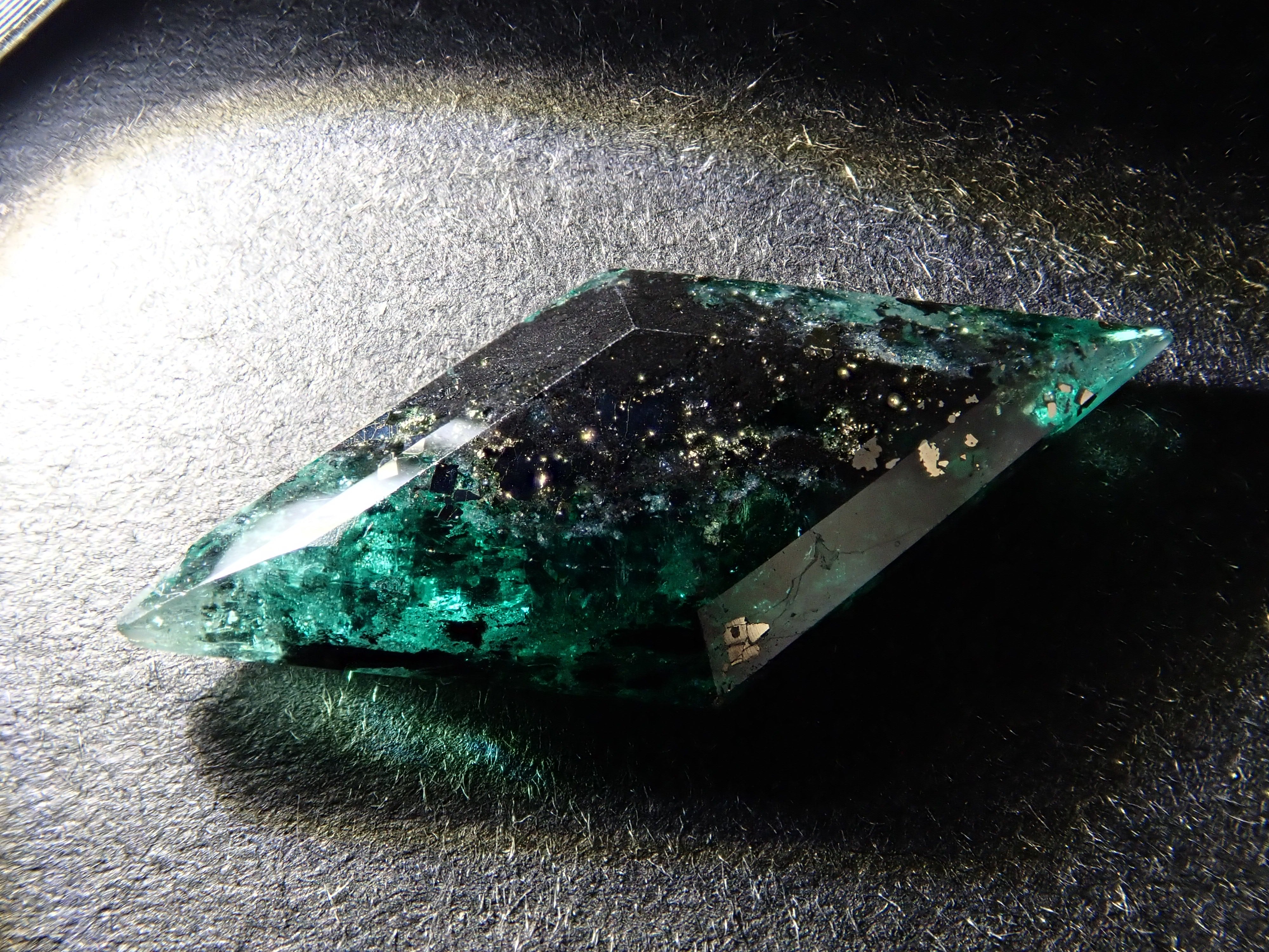 【12562758掲載】コロンビア産パイライトインエメラルド 3.346ctルース