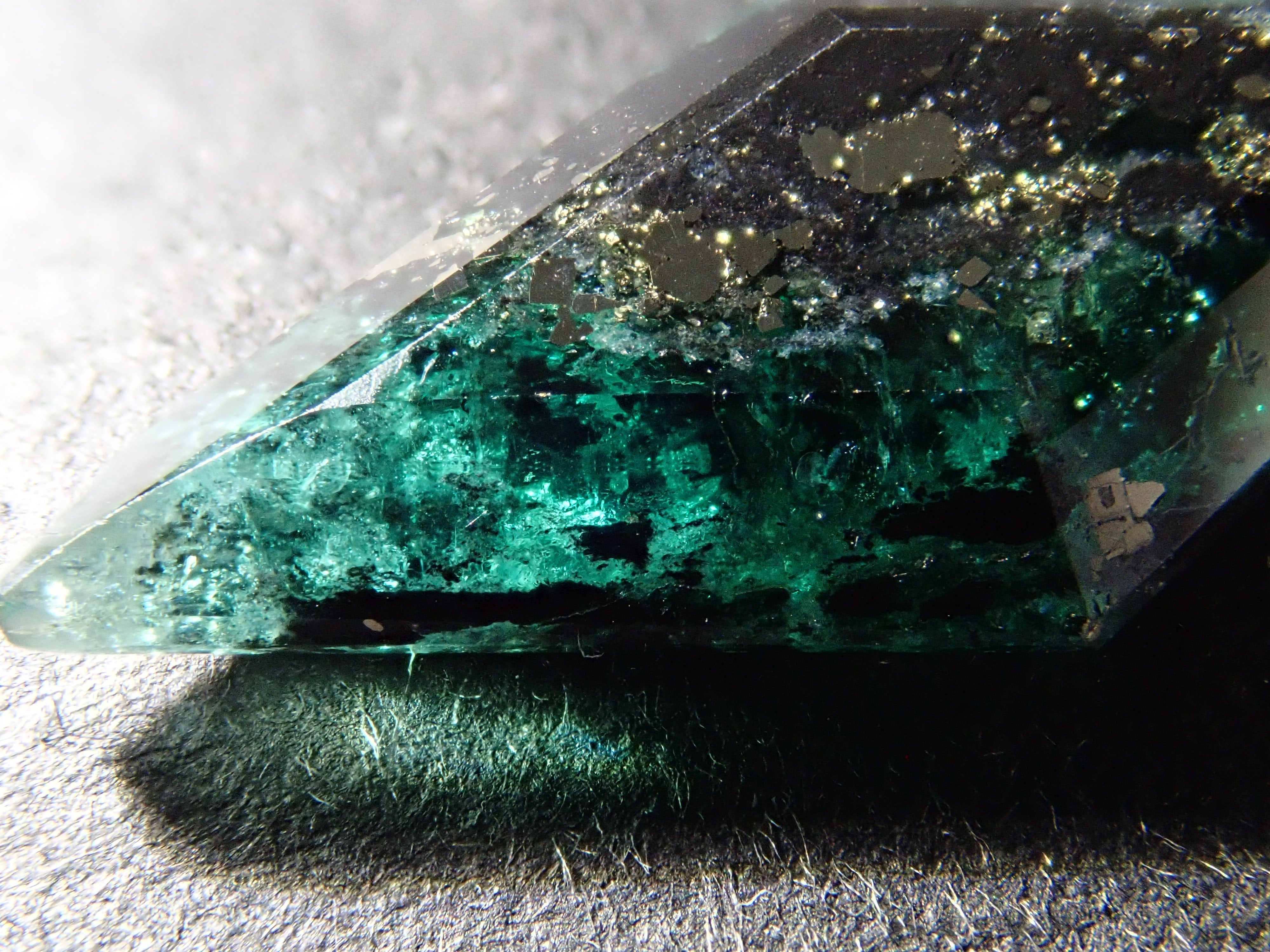 【12562758掲載】コロンビア産パイライトインエメラルド 3.346ctルース