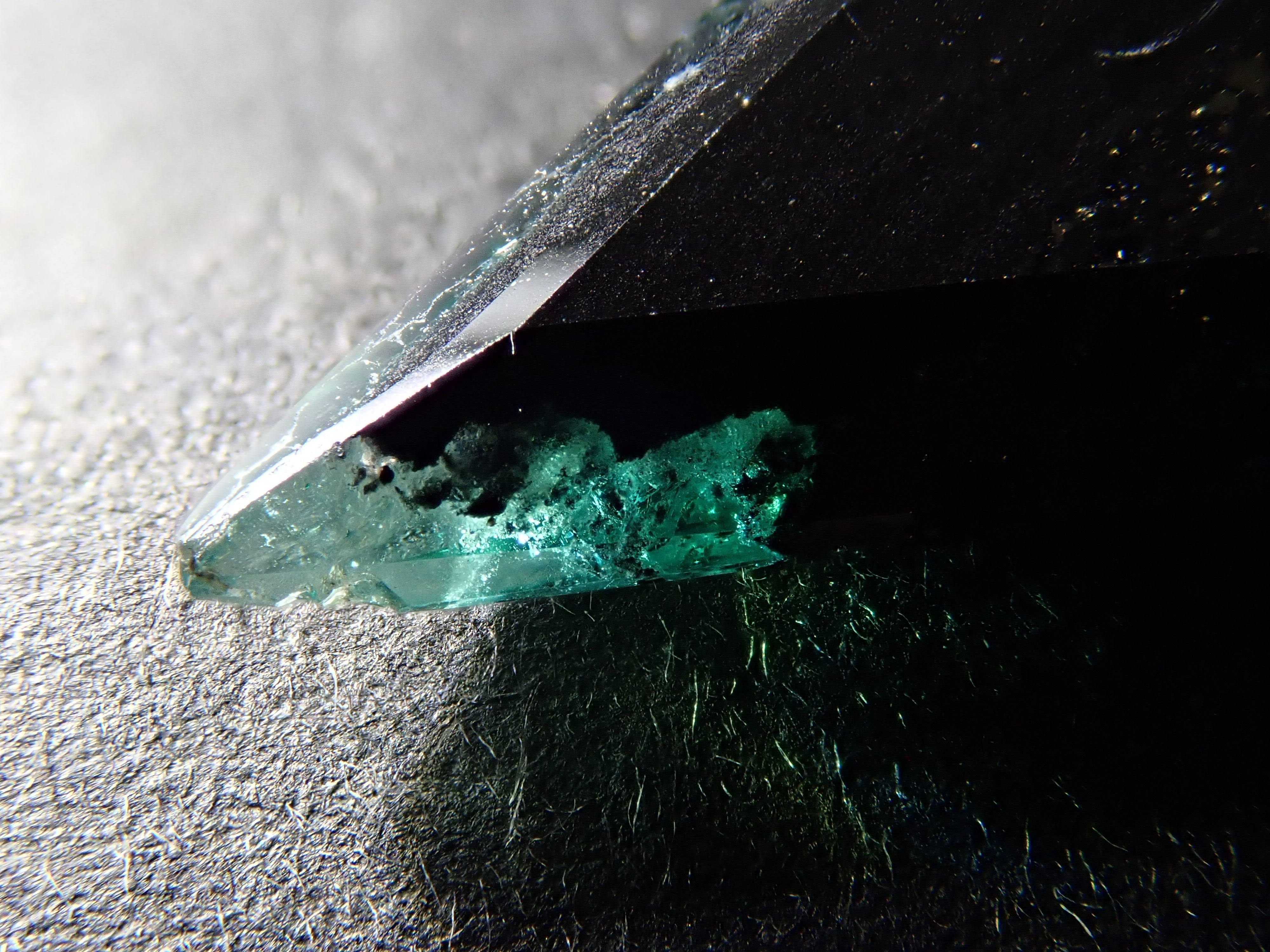 【12562758掲載】コロンビア産パイライトインエメラルド 3.346ctルース