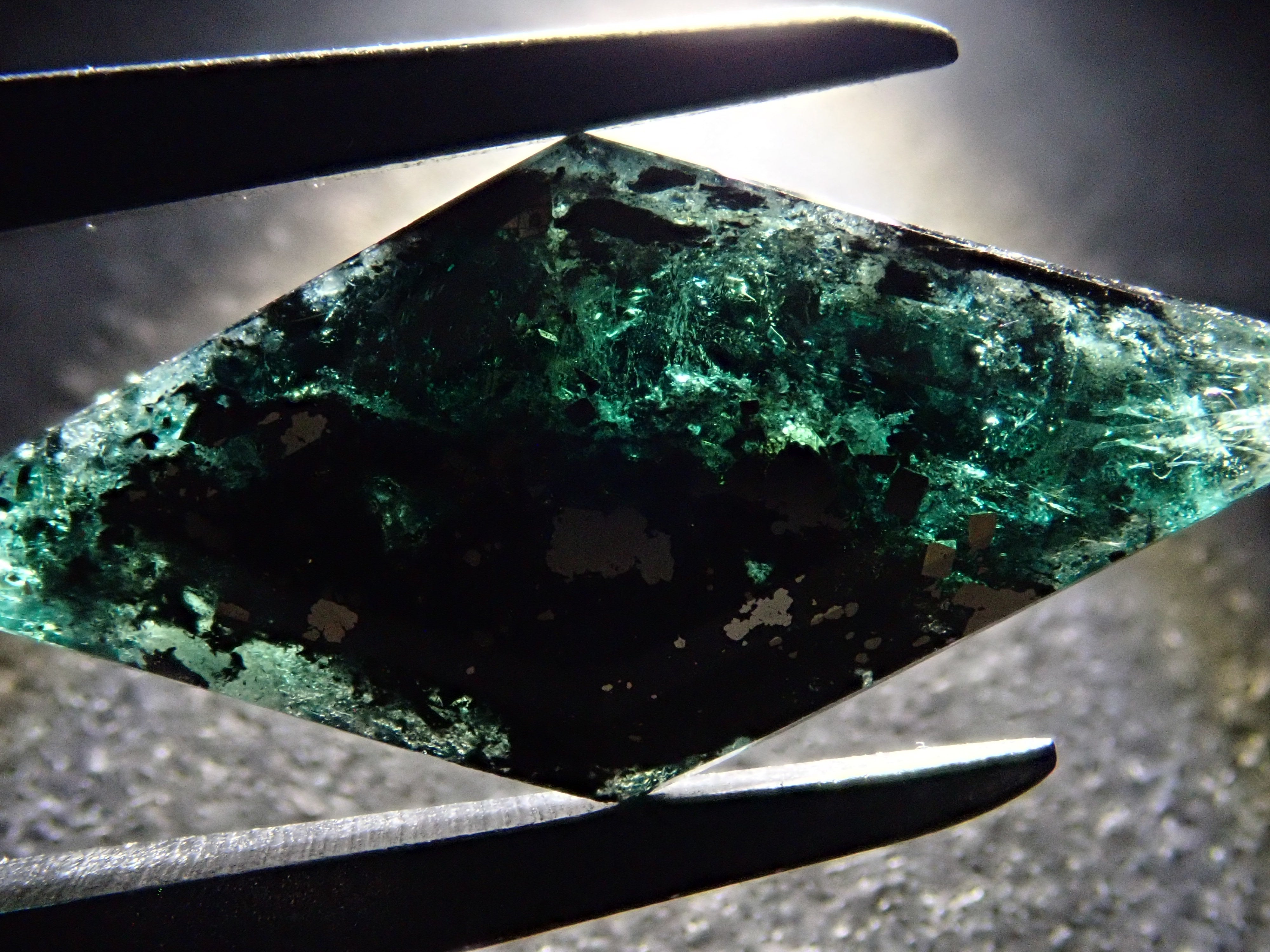 【12562758掲載】コロンビア産パイライトインエメラルド 3.346ctルース