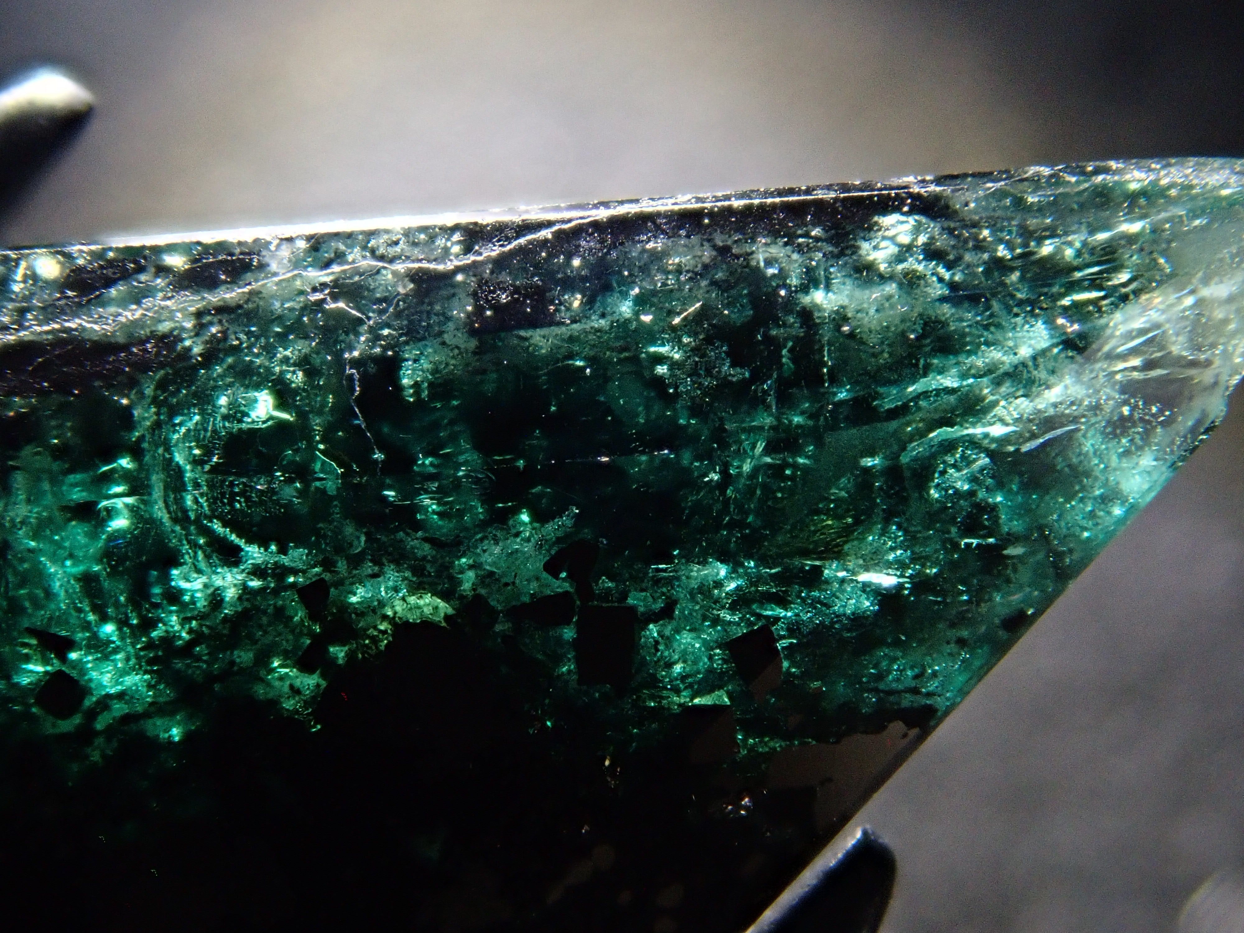 【12562758掲載】コロンビア産パイライトインエメラルド 3.346ctルース