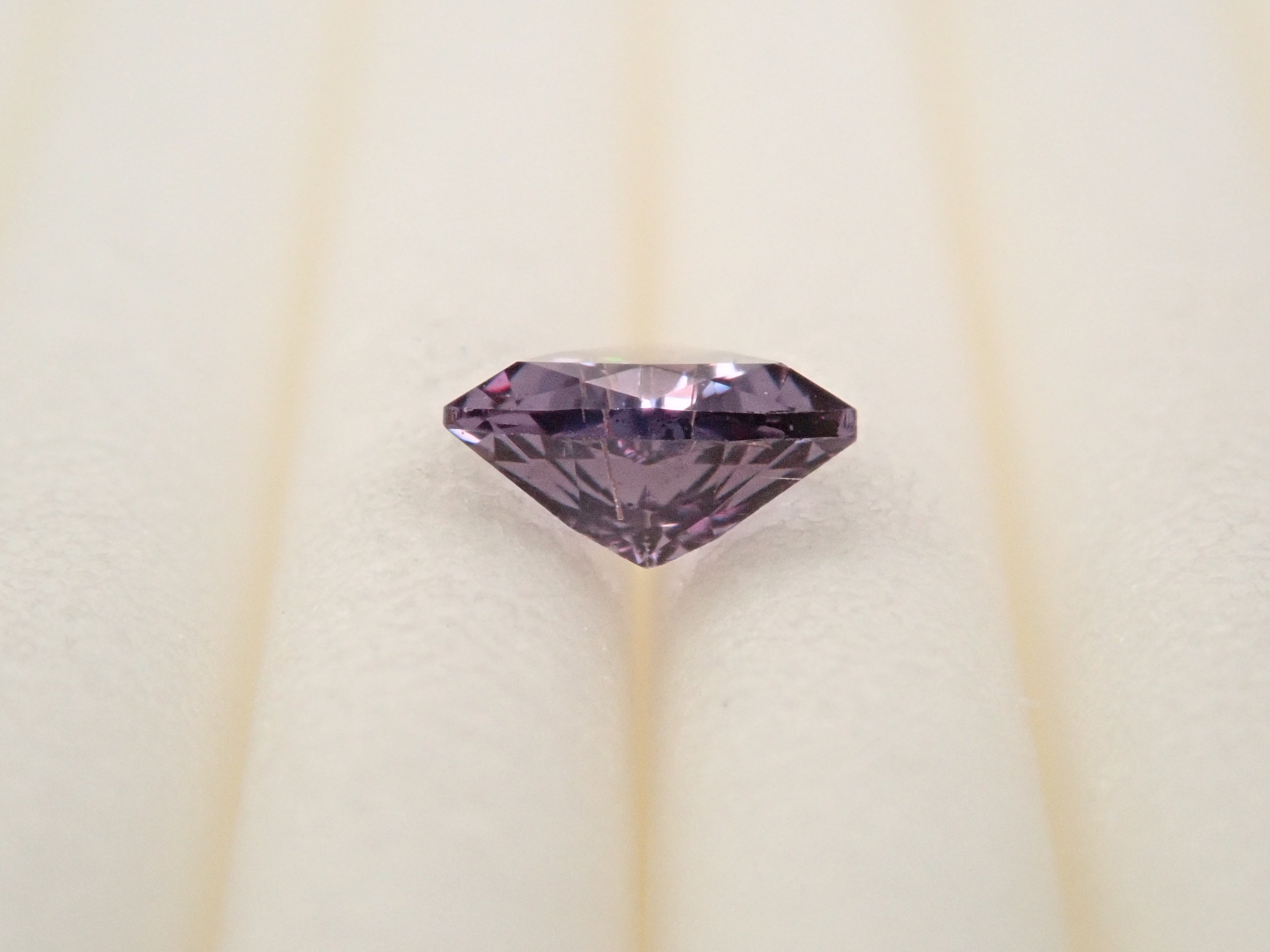 【12562761掲載】マダガスカル産ベキリーブルーガーネット（カラーチェンジガーネット） 0.254ctルース