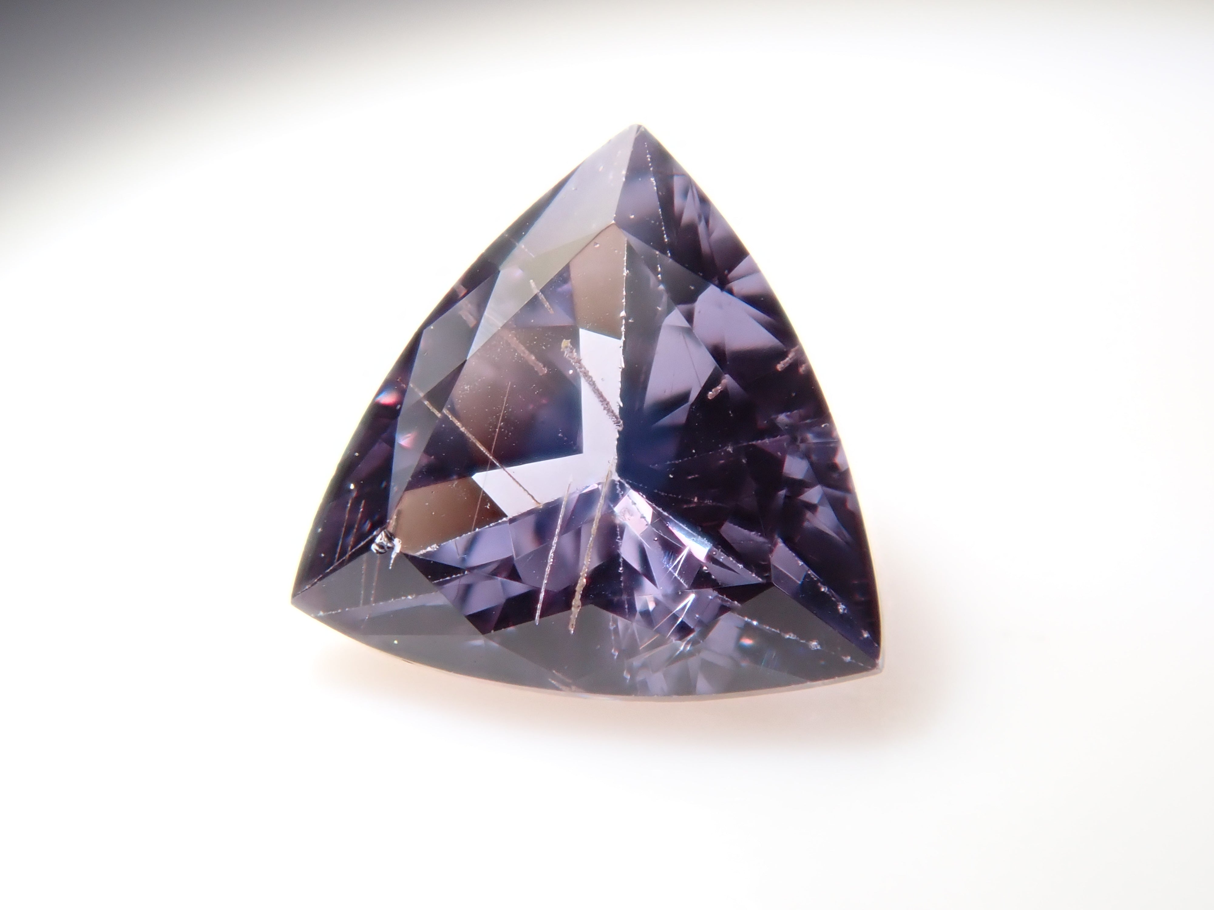 【12562761掲載】マダガスカル産ベキリーブルーガーネット（カラーチェンジガーネット） 0.254ctルース