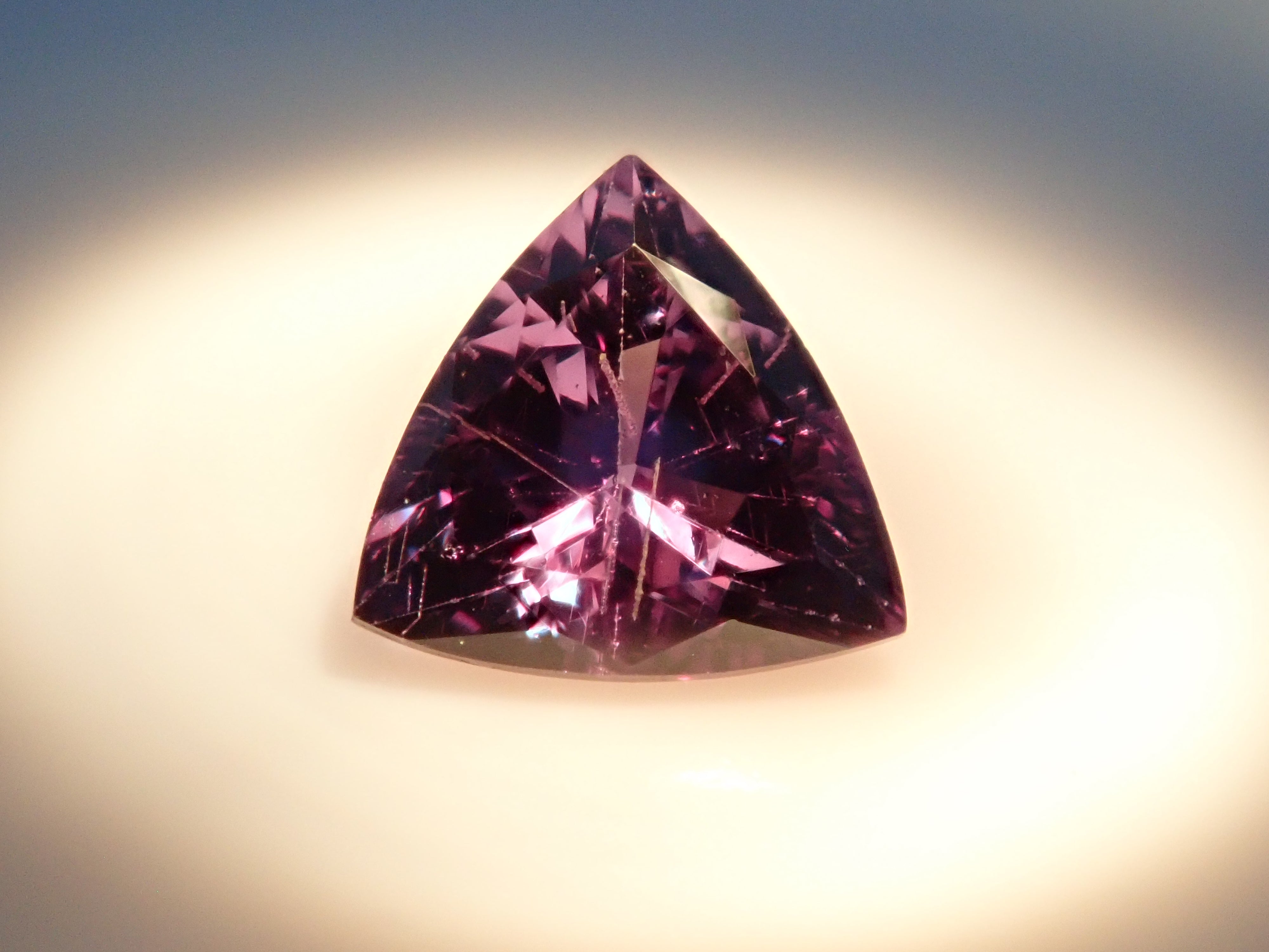 【12562761掲載】マダガスカル産ベキリーブルーガーネット（カラーチェンジガーネット） 0.254ctルース