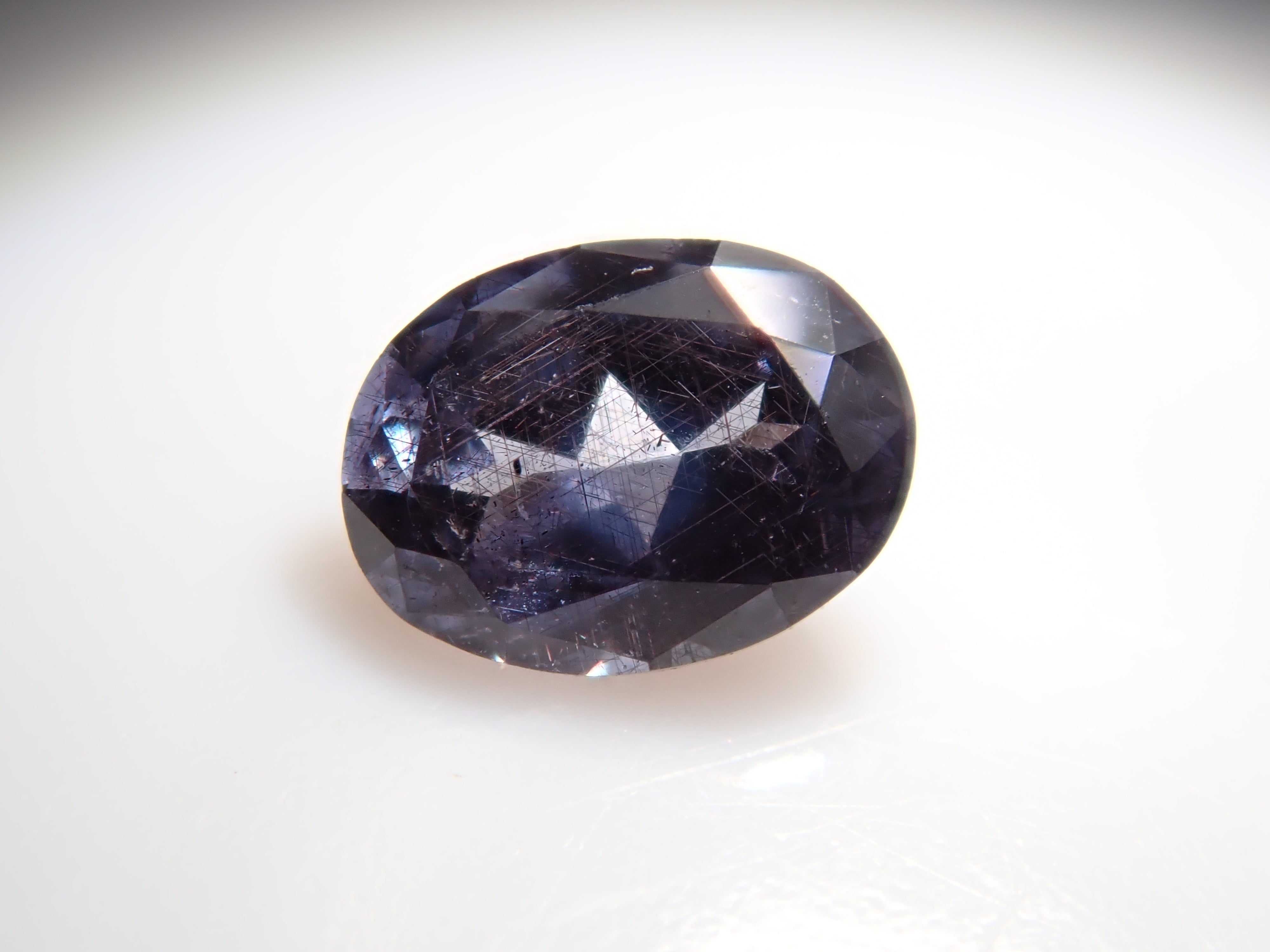 【12562762掲載】マダガスカル産ベキリーブルーガーネット（カラーチェンジガーネット） 0.188ctルース