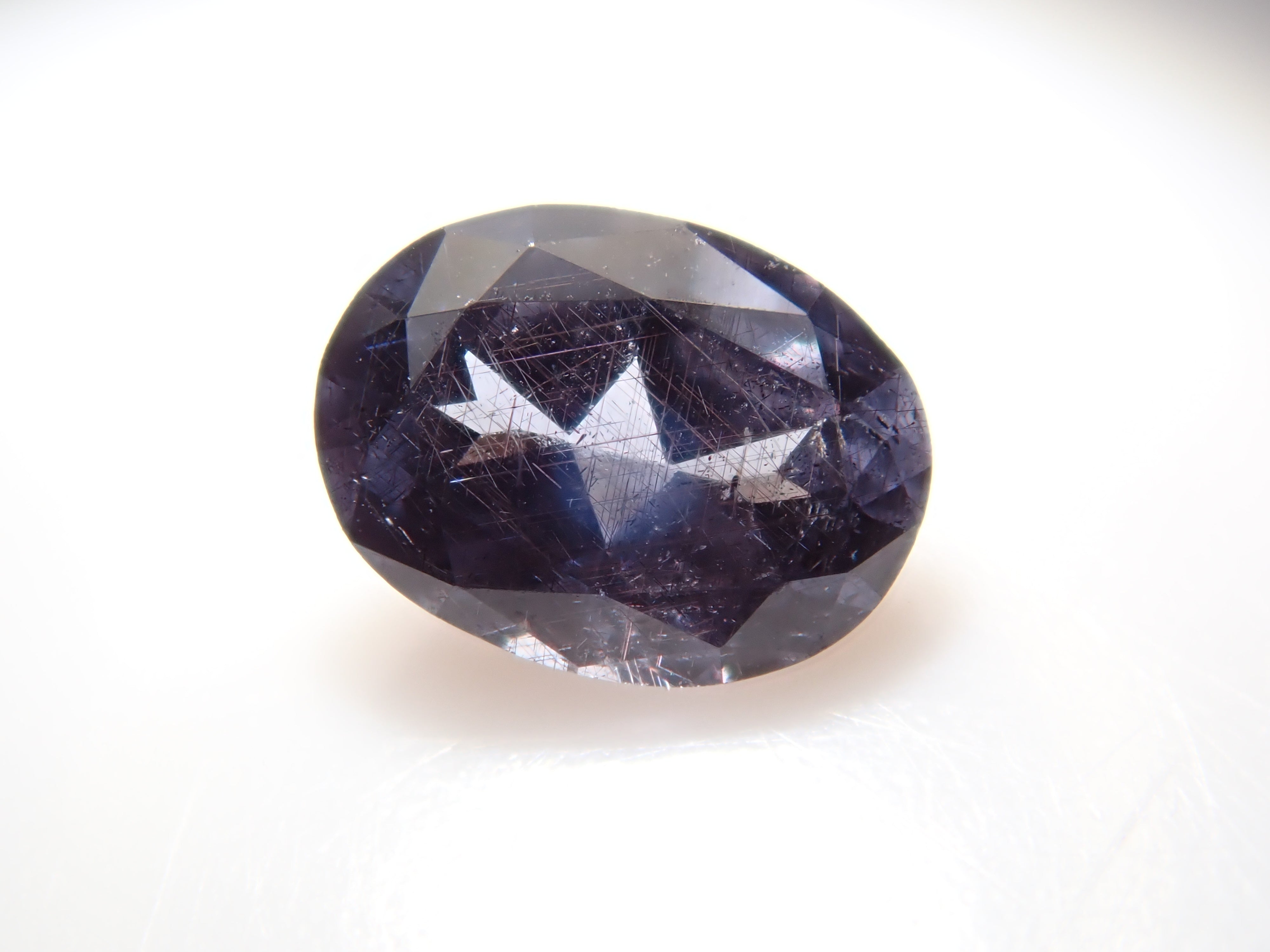 【12562762掲載】マダガスカル産ベキリーブルーガーネット（カラーチェンジガーネット） 0.188ctルース