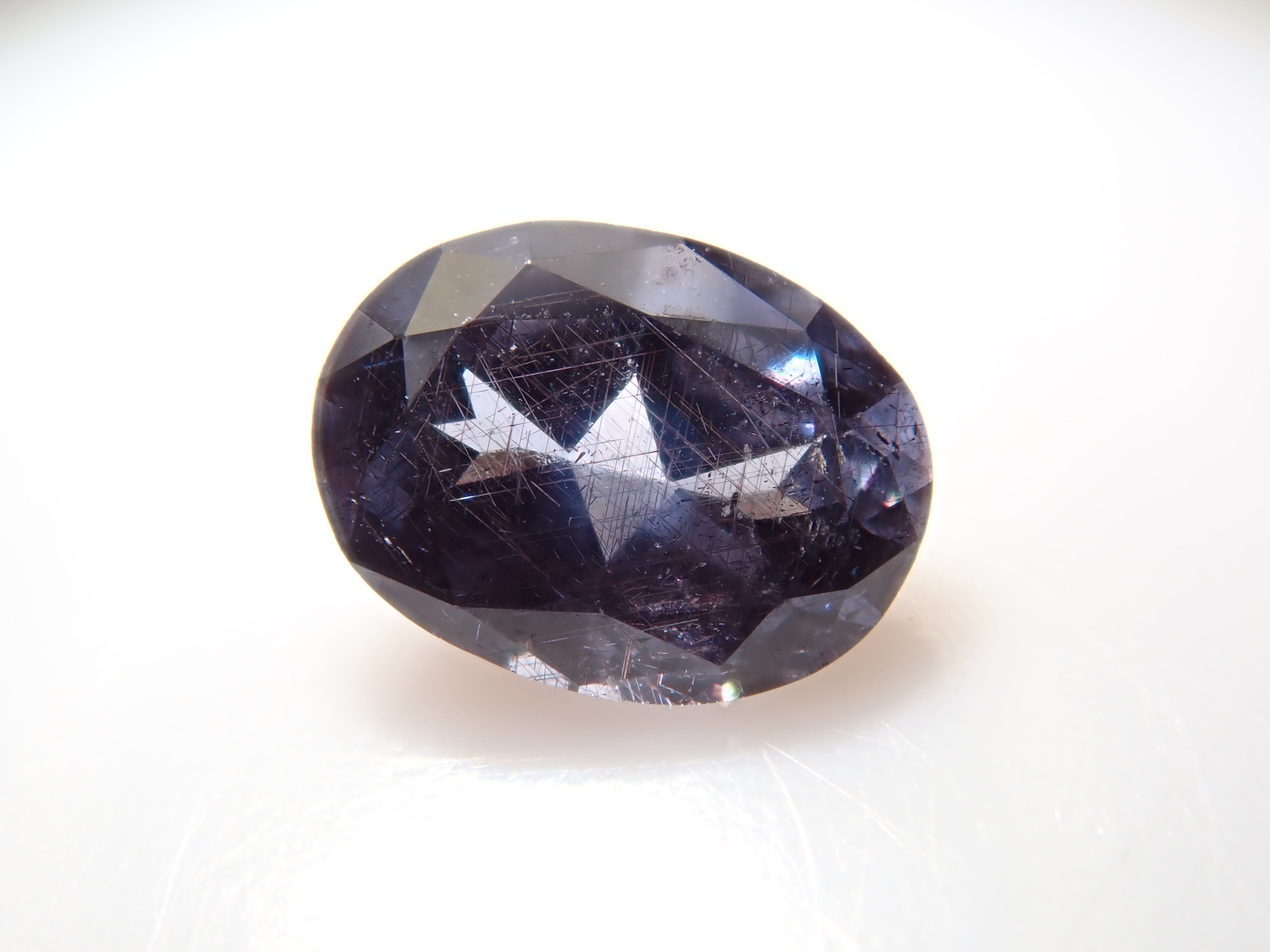 【12562762掲載】マダガスカル産ベキリーブルーガーネット（カラーチェンジガーネット） 0.188ctルース