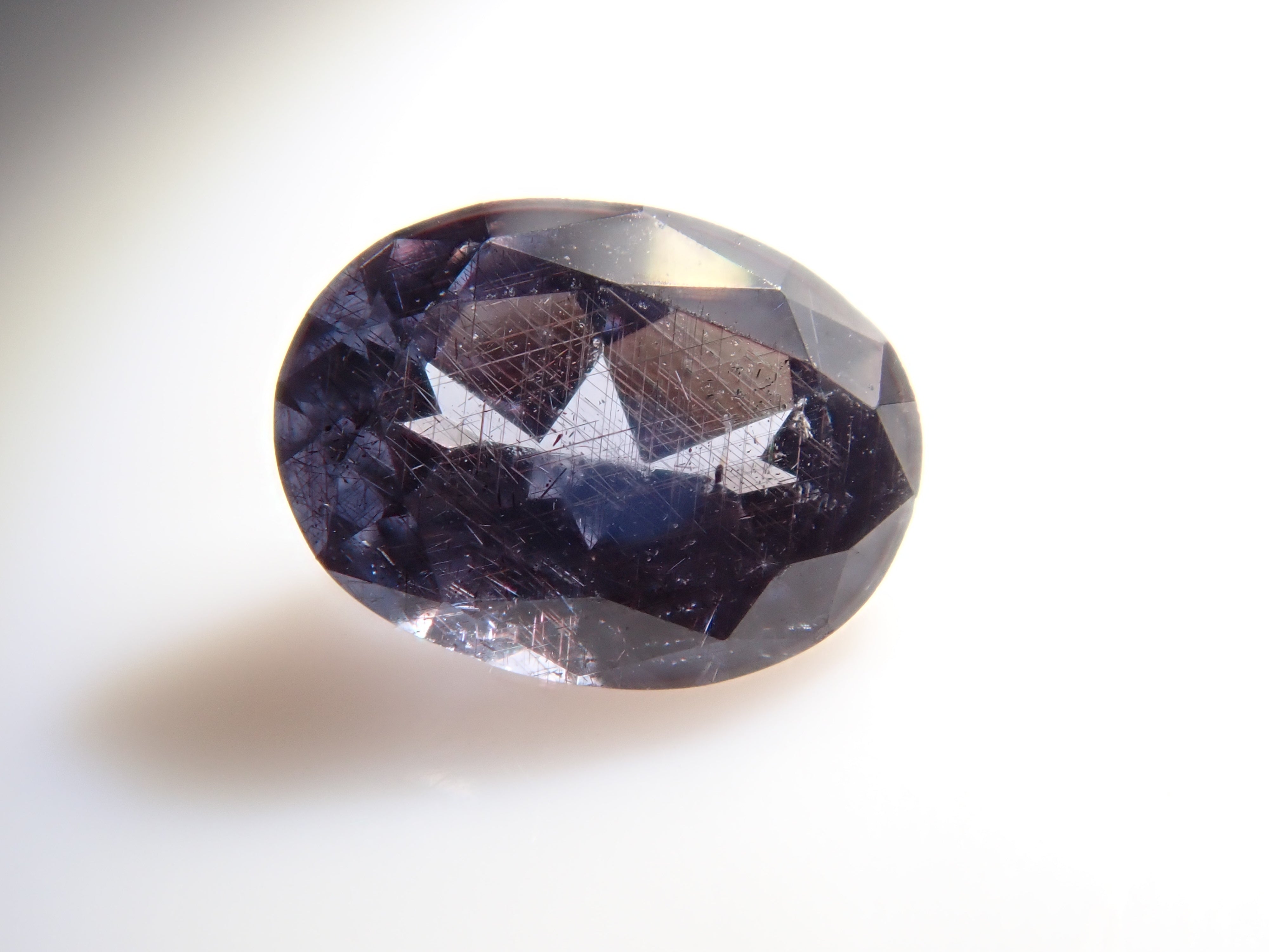 【12562762掲載】マダガスカル産ベキリーブルーガーネット（カラーチェンジガーネット） 0.188ctルース