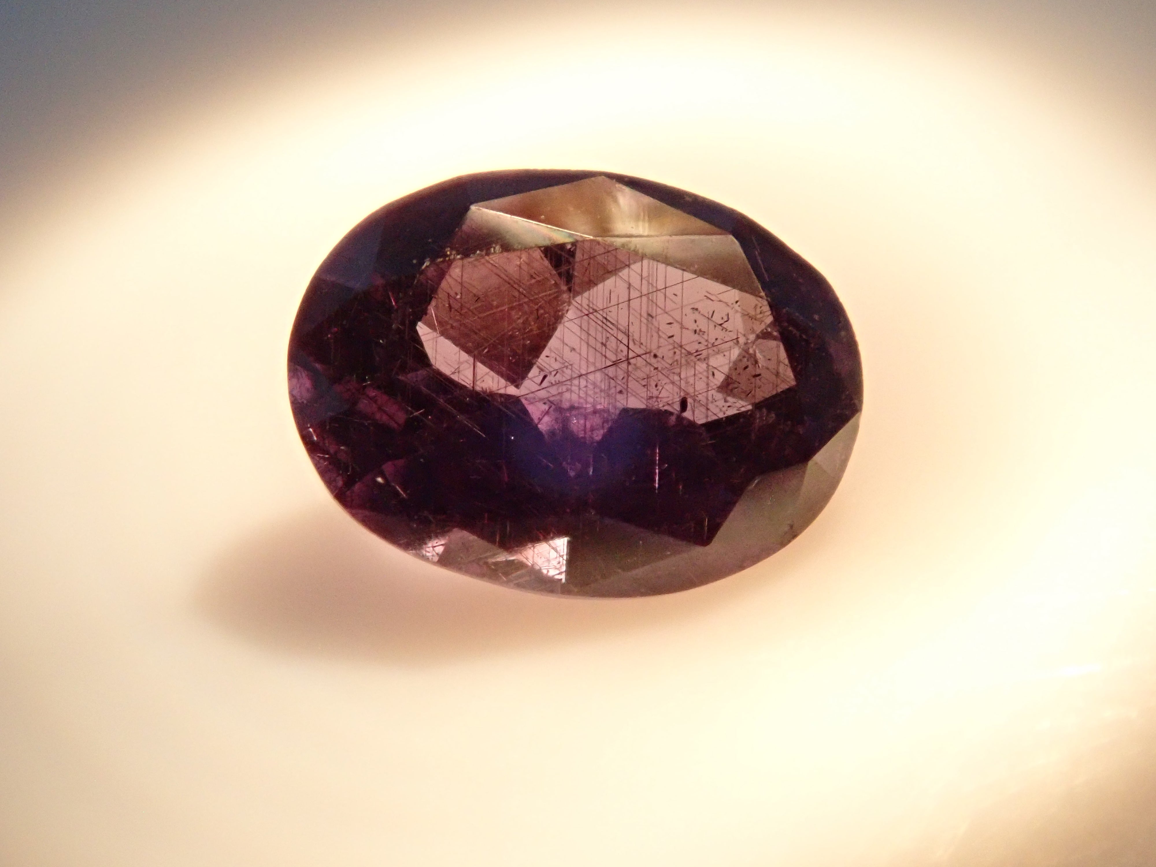 【12562762掲載】マダガスカル産ベキリーブルーガーネット（カラーチェンジガーネット） 0.188ctルース