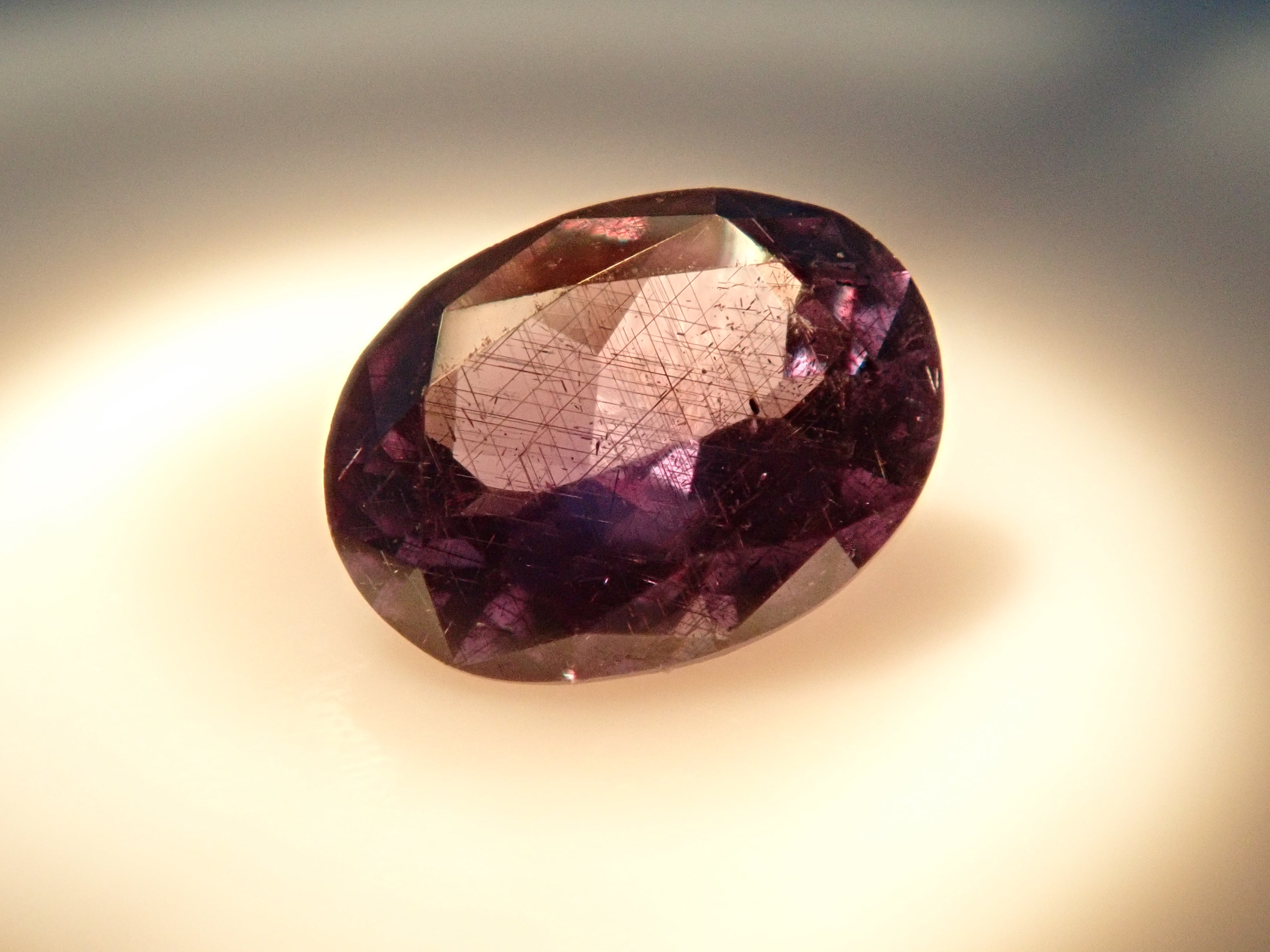 【12562762掲載】マダガスカル産ベキリーブルーガーネット（カラーチェンジガーネット） 0.188ctルース