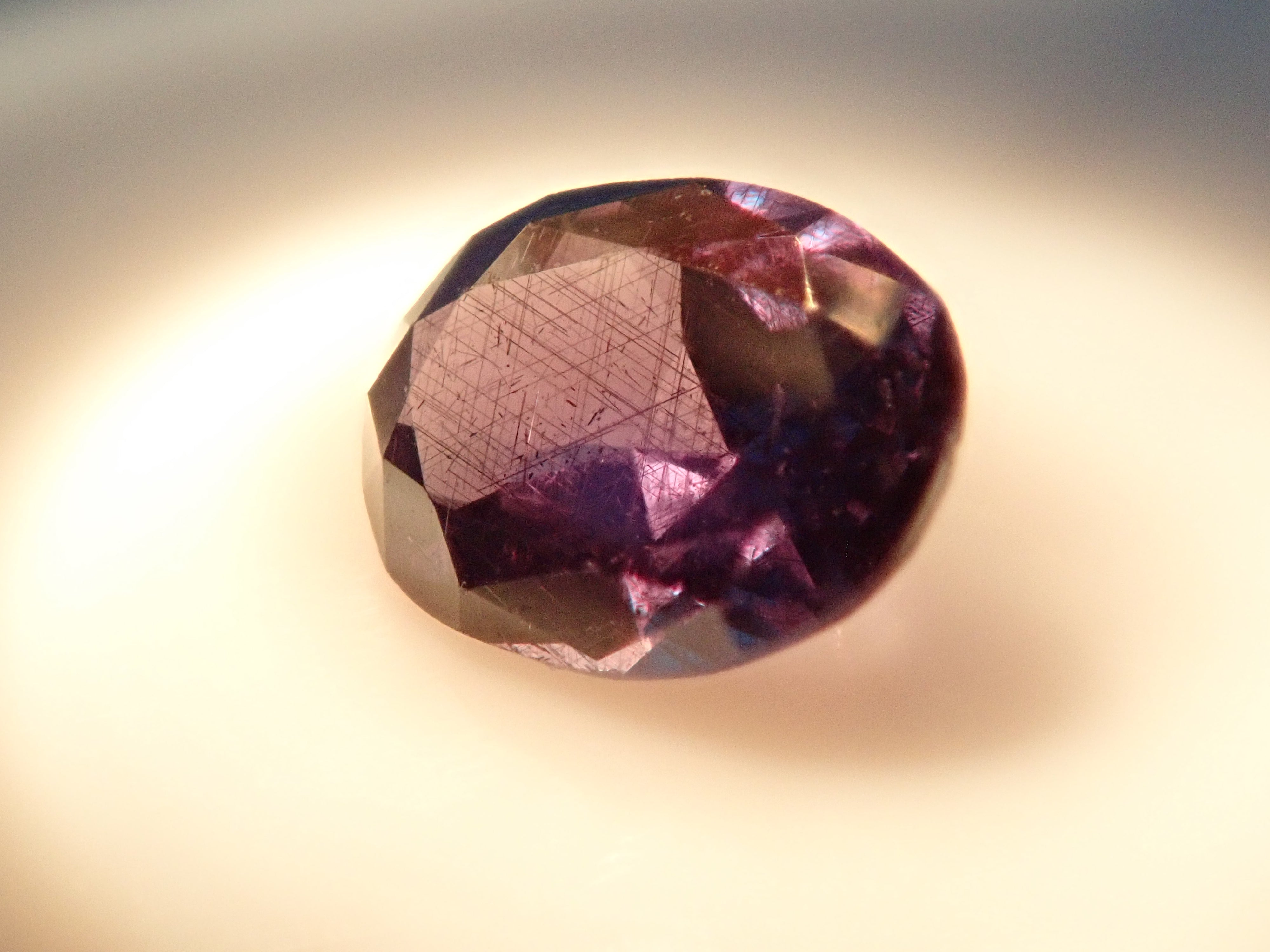 【12562762掲載】マダガスカル産ベキリーブルーガーネット（カラーチェンジガーネット） 0.188ctルース