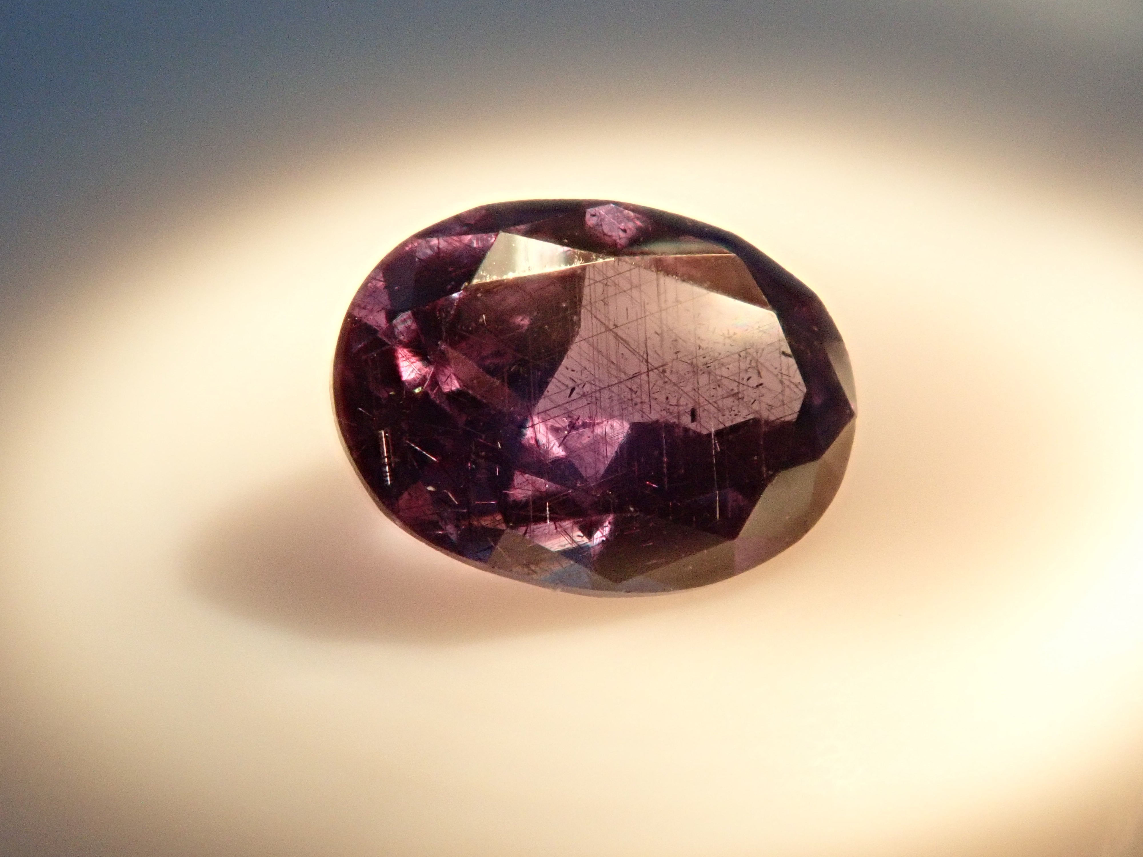 【12562762掲載】マダガスカル産ベキリーブルーガーネット（カラーチェンジガーネット） 0.188ctルース