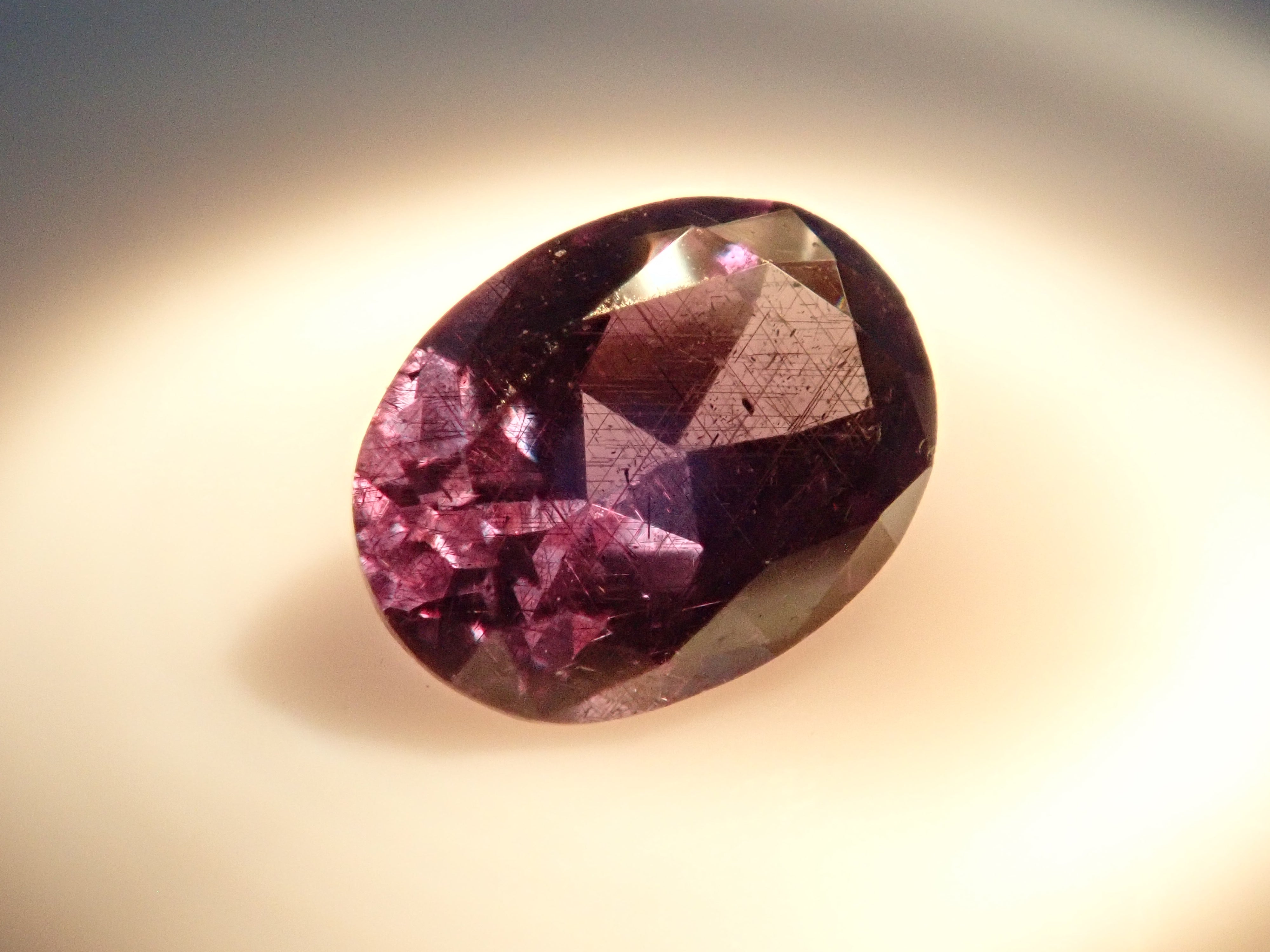 【12562762掲載】マダガスカル産ベキリーブルーガーネット（カラーチェンジガーネット） 0.188ctルース