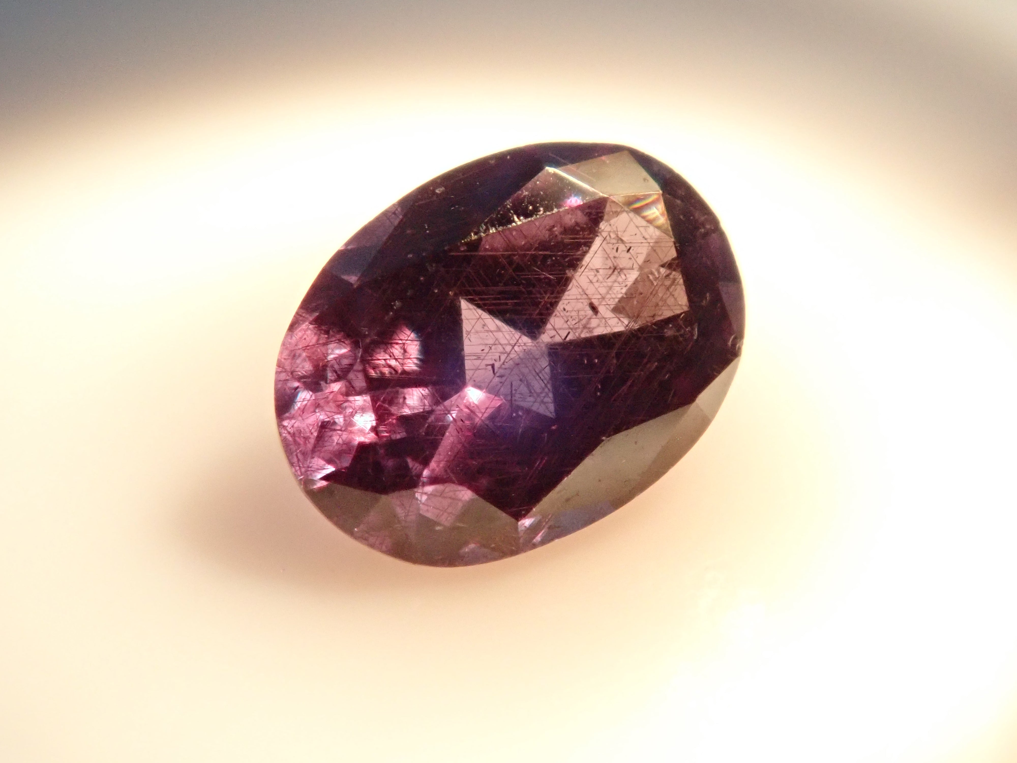 【12562762掲載】マダガスカル産ベキリーブルーガーネット（カラーチェンジガーネット） 0.188ctルース