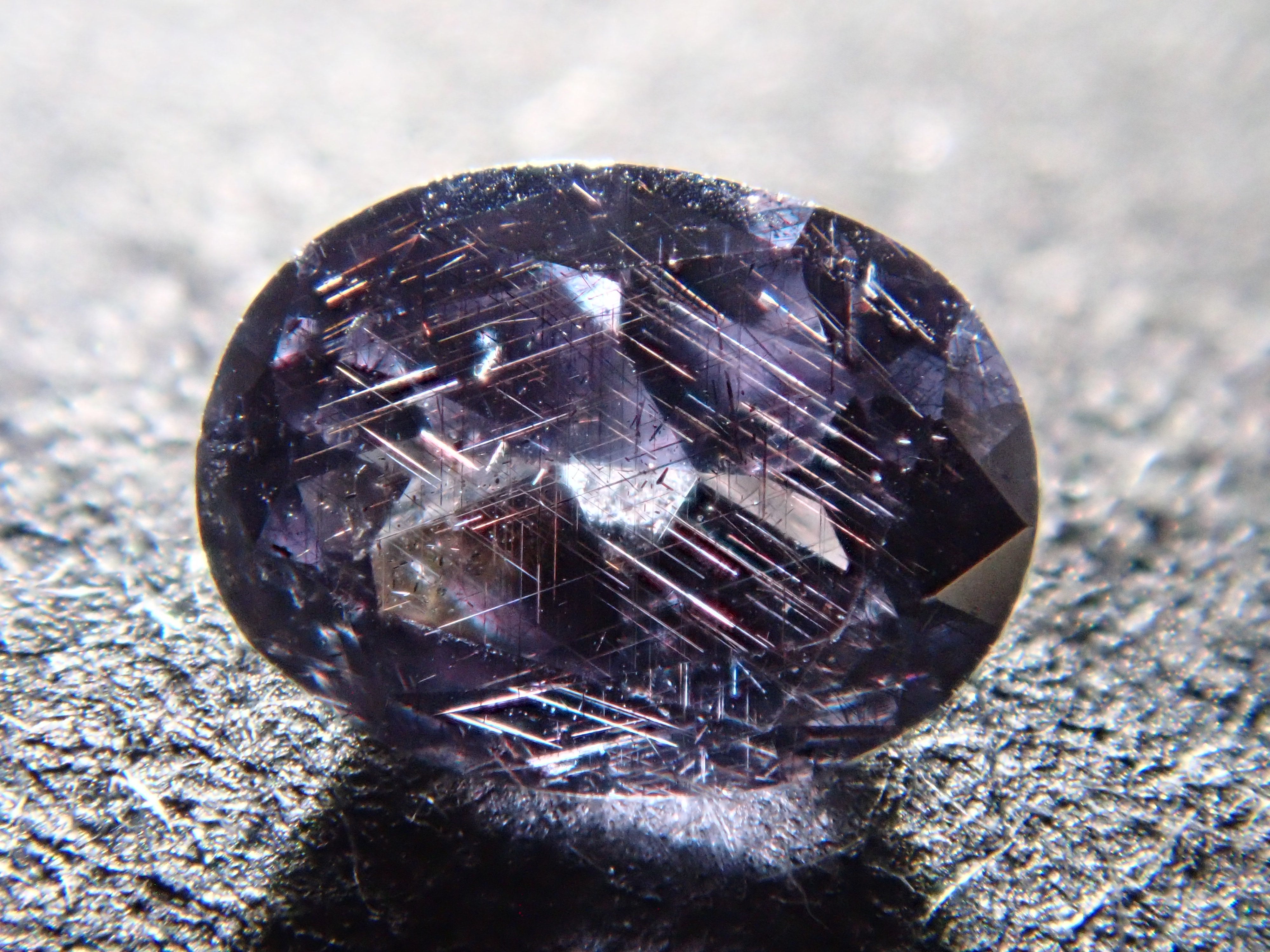 【12562762掲載】マダガスカル産ベキリーブルーガーネット（カラーチェンジガーネット） 0.188ctルース