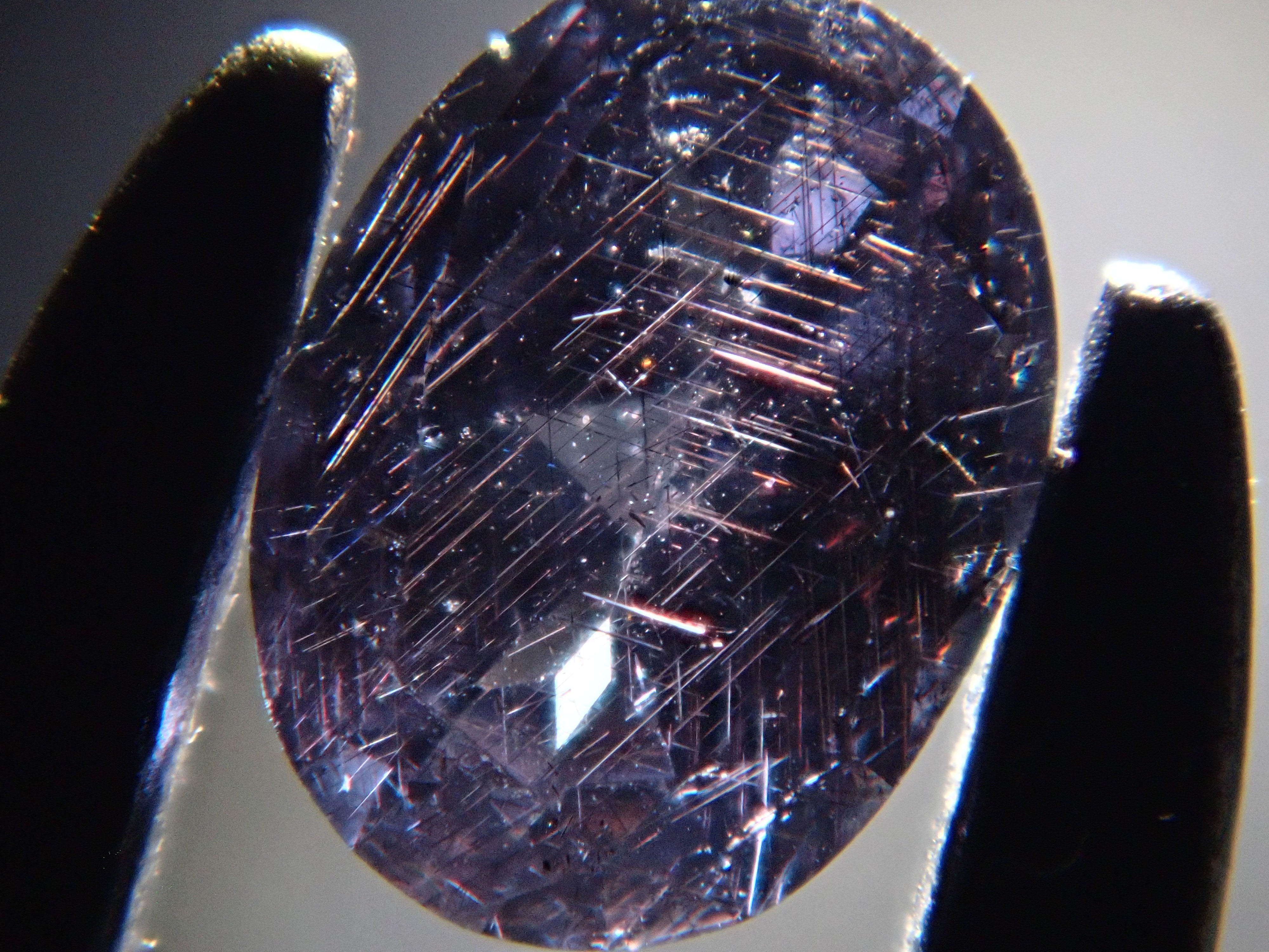 【12562762掲載】マダガスカル産ベキリーブルーガーネット（カラーチェンジガーネット） 0.188ctルース