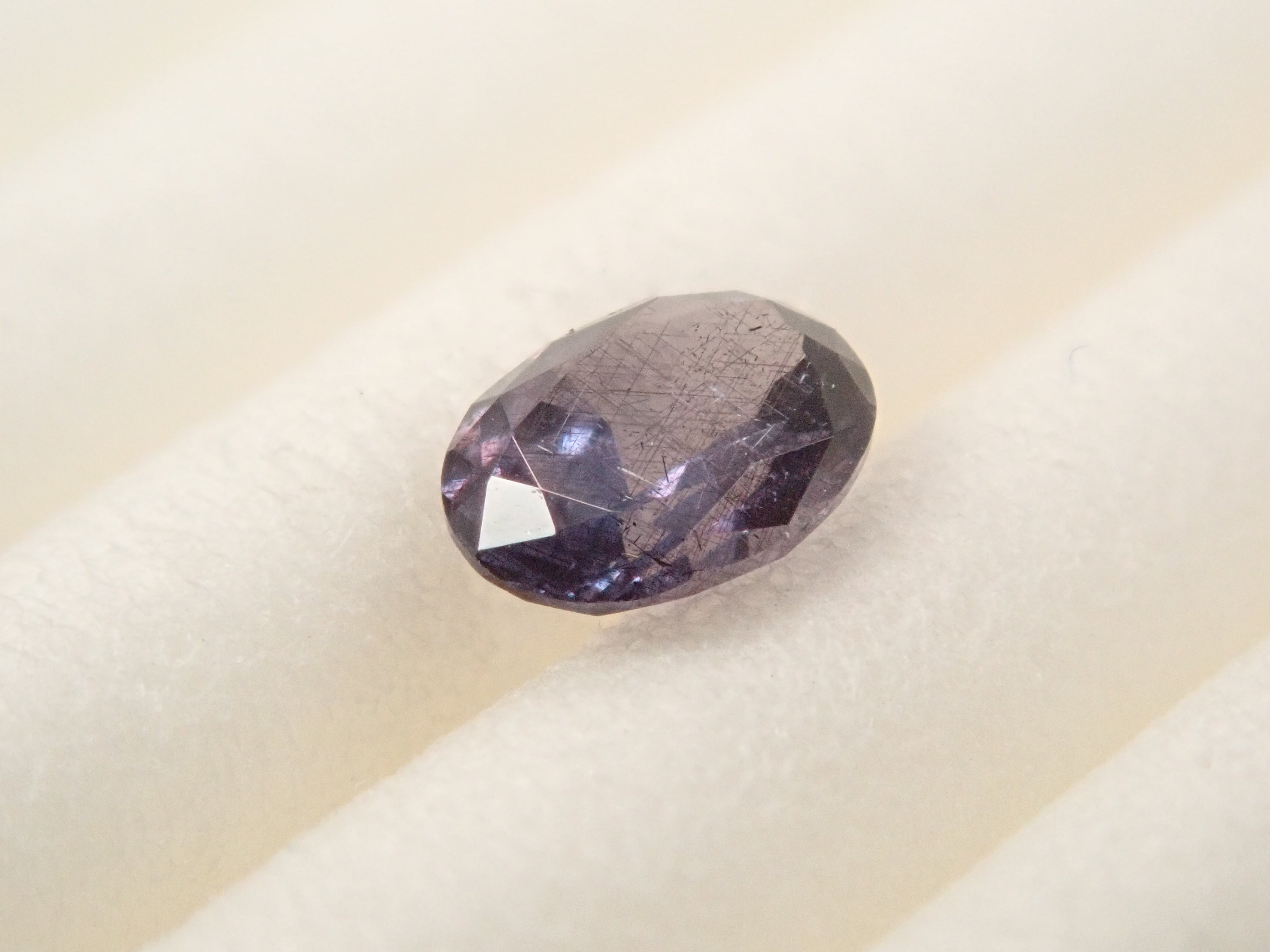 【12562762掲載】マダガスカル産ベキリーブルーガーネット（カラーチェンジガーネット） 0.188ctルース