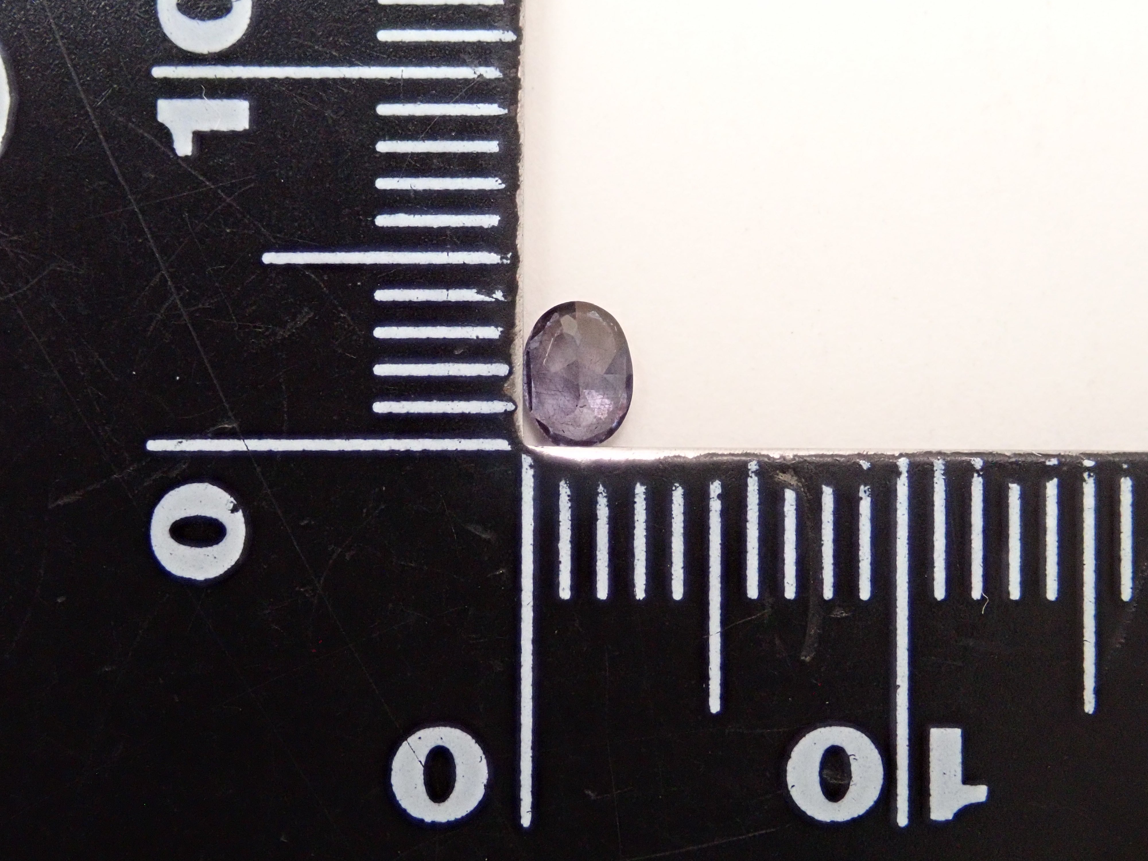 【12562762掲載】マダガスカル産ベキリーブルーガーネット（カラーチェンジガーネット） 0.188ctルース