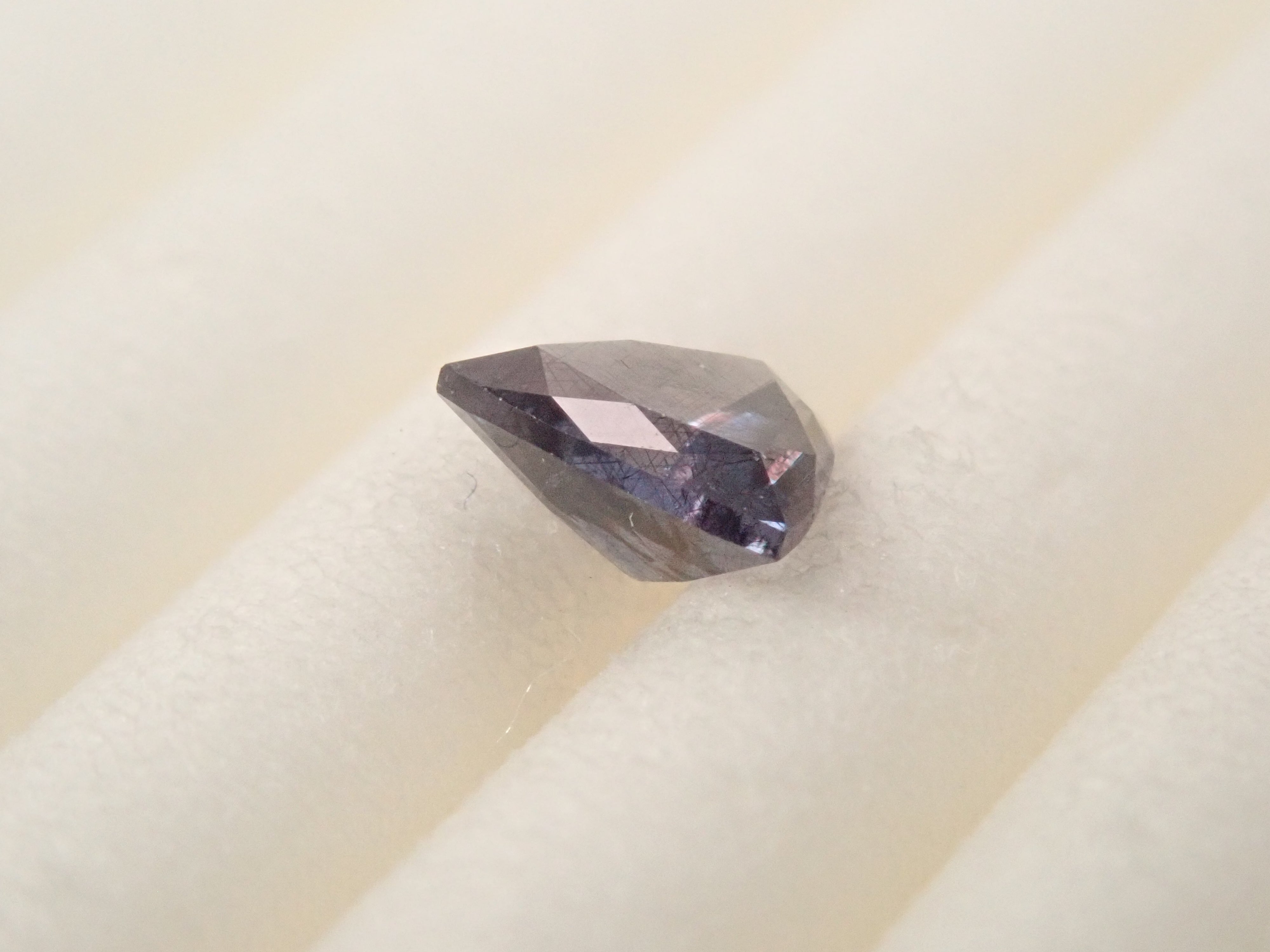 【12562764掲載】マダガスカル産ベキリーブルーガーネット（カラーチェンジガーネット） 0.221ctルース